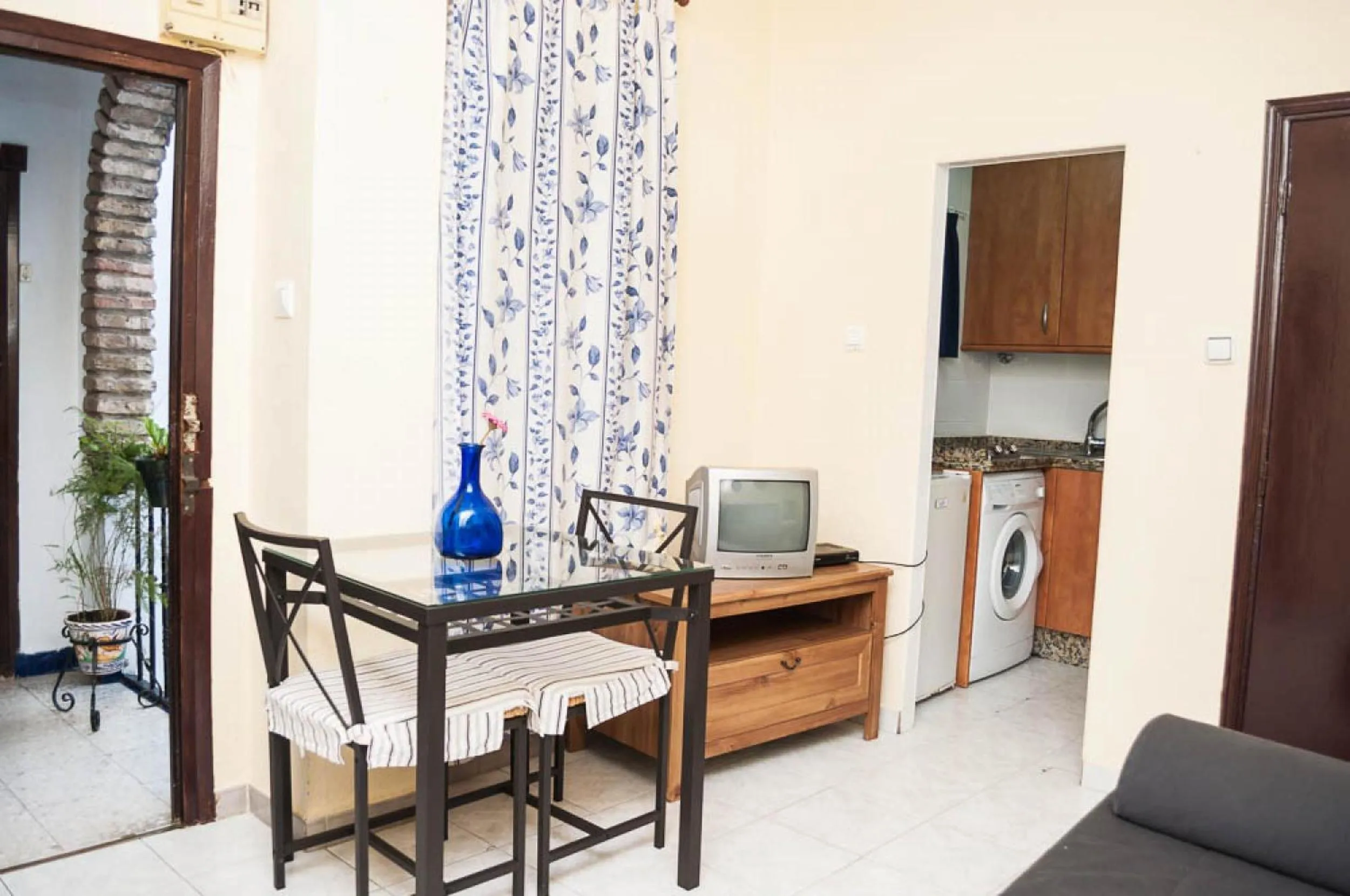 TV and multimedia in Pensión La Montoreña