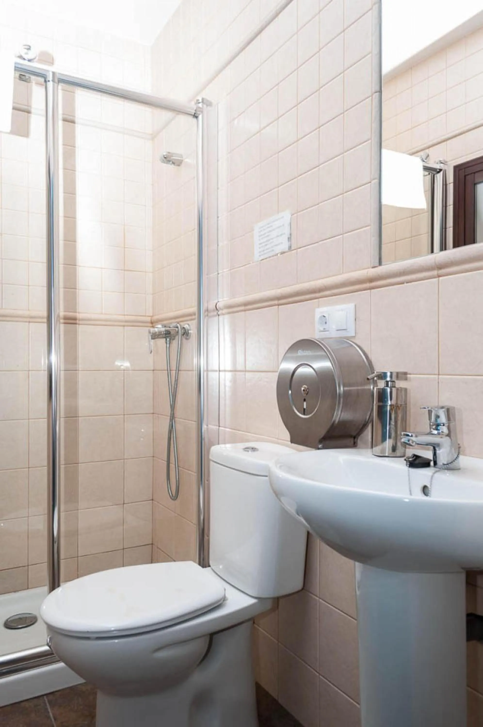 Shower in Pensión La Montoreña