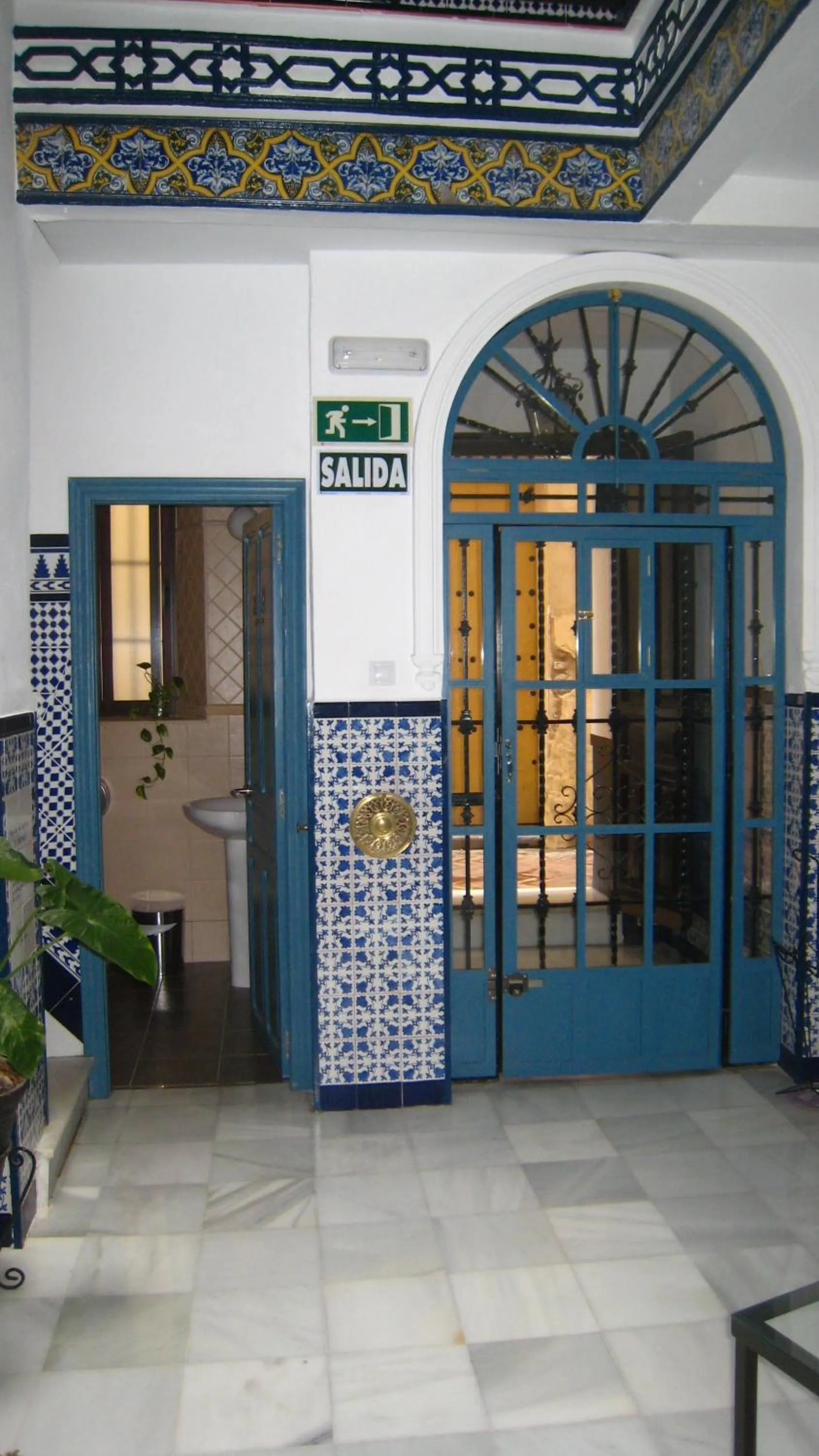 Facade/entrance in Pensión La Montoreña