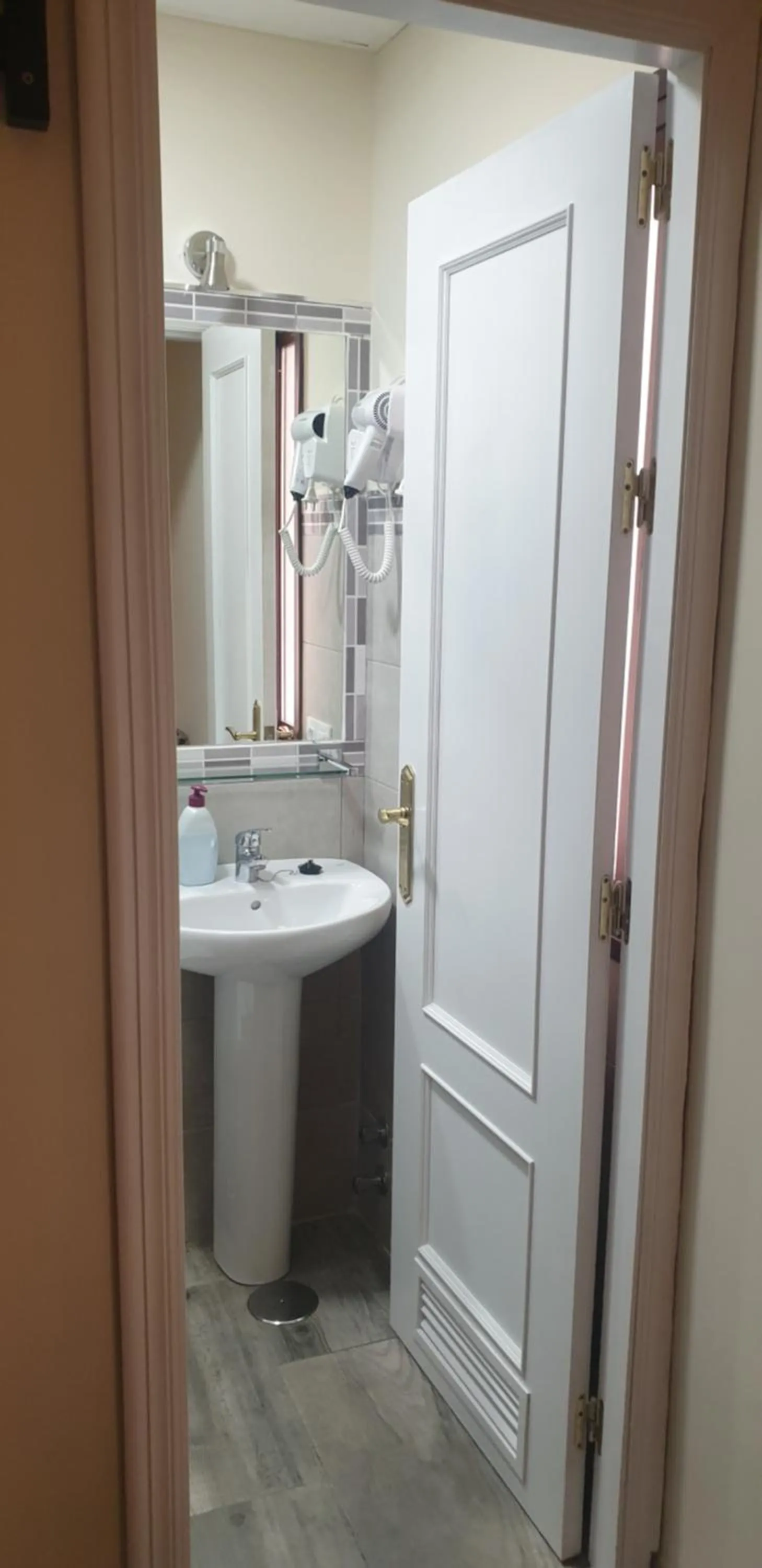 Bathroom in Pensión La Montoreña