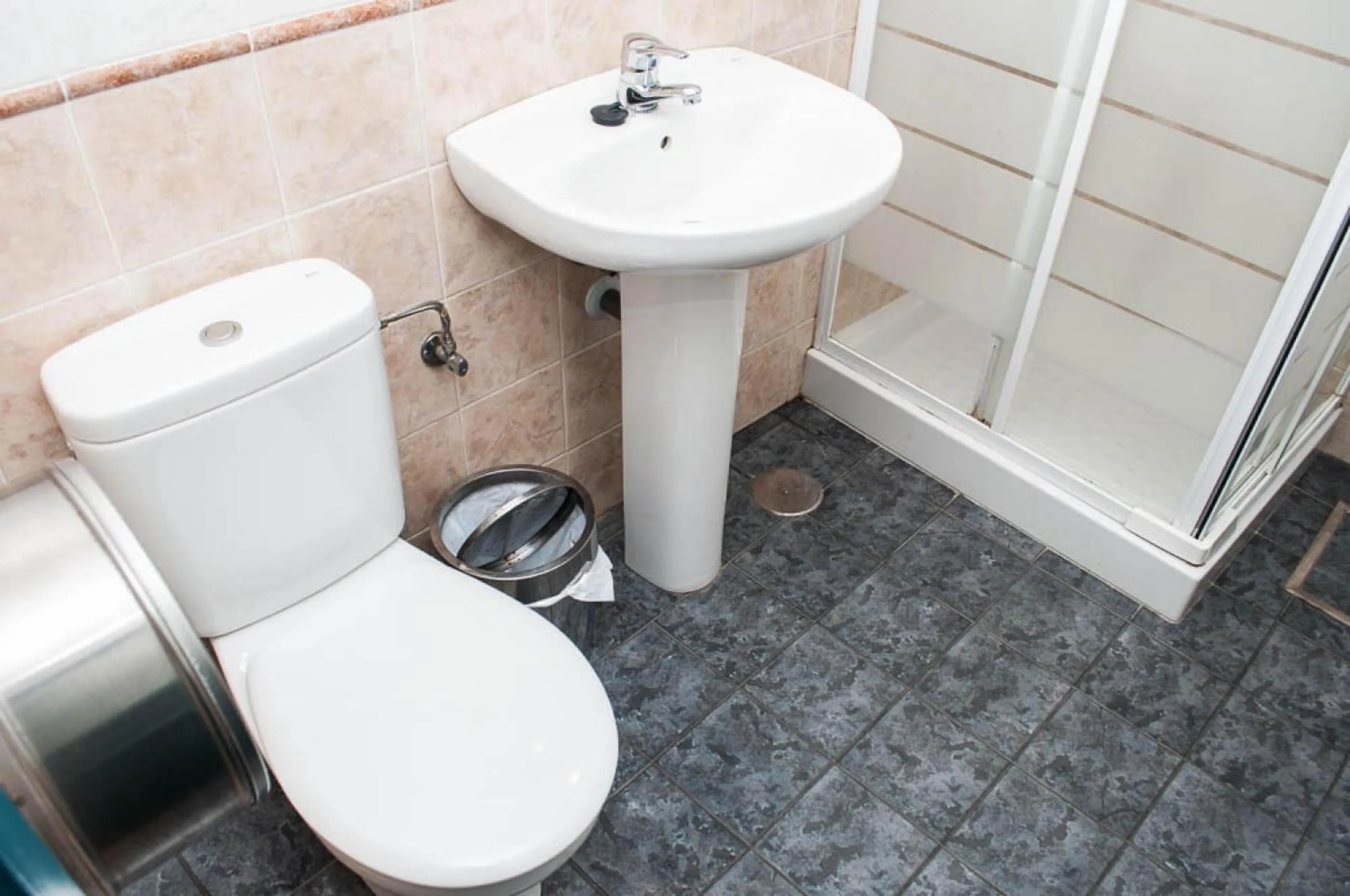 Shower in Pensión La Montoreña