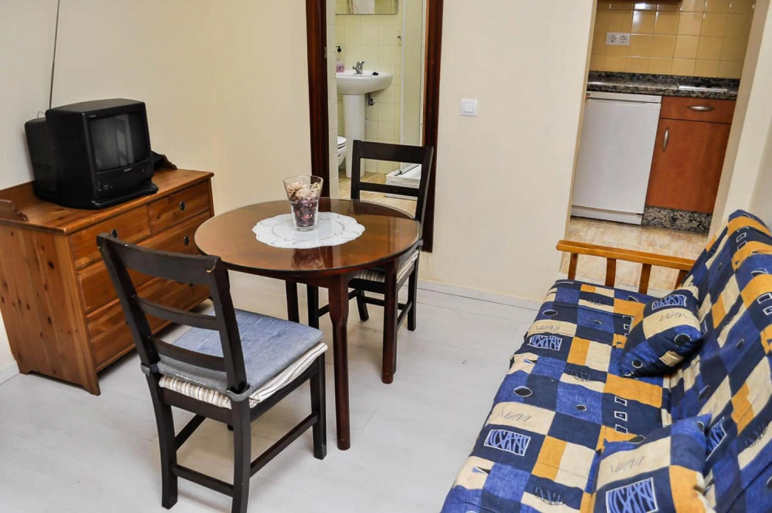 TV and multimedia in Pensión La Montoreña