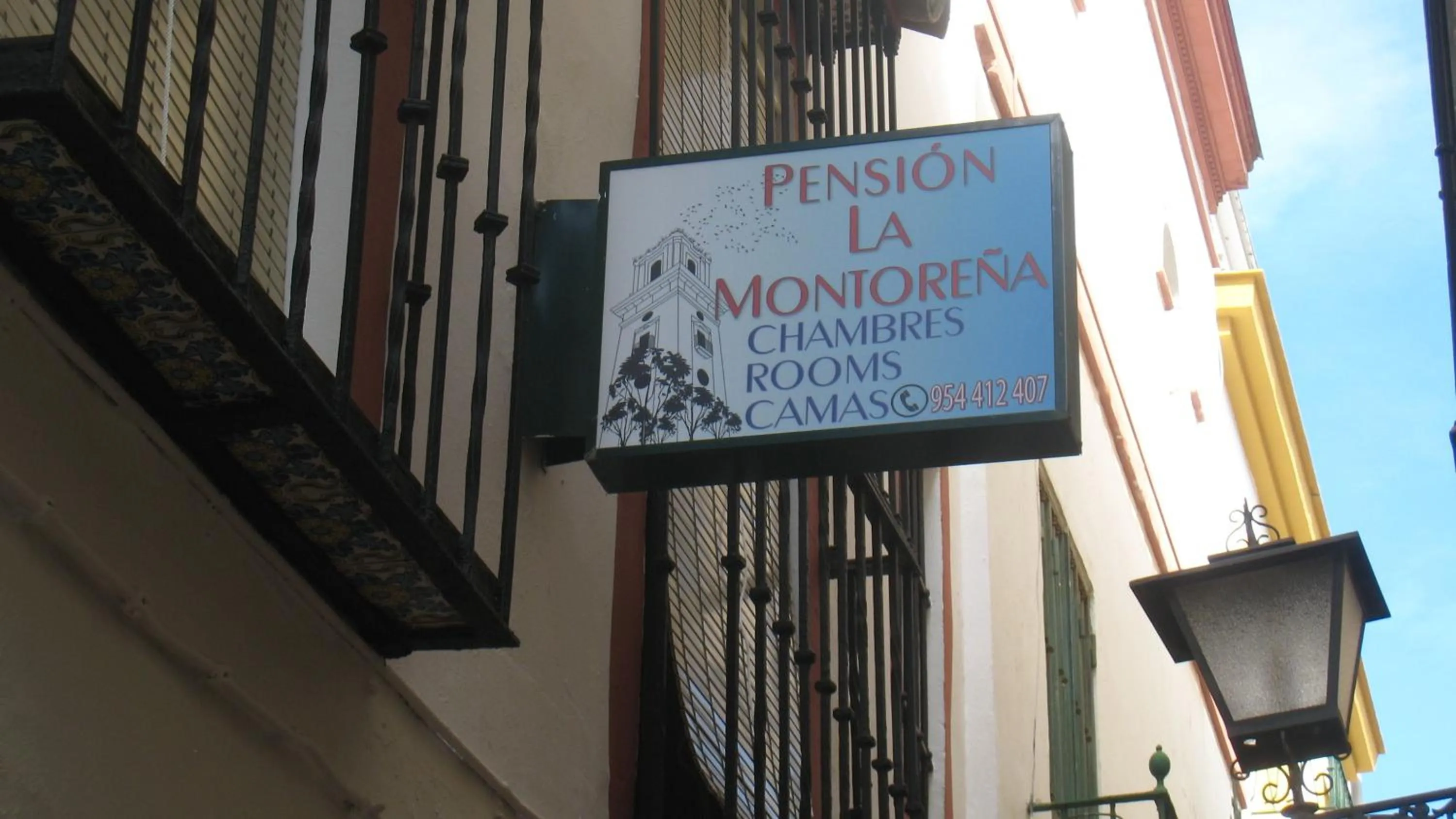 Facade/entrance in Pensión La Montoreña