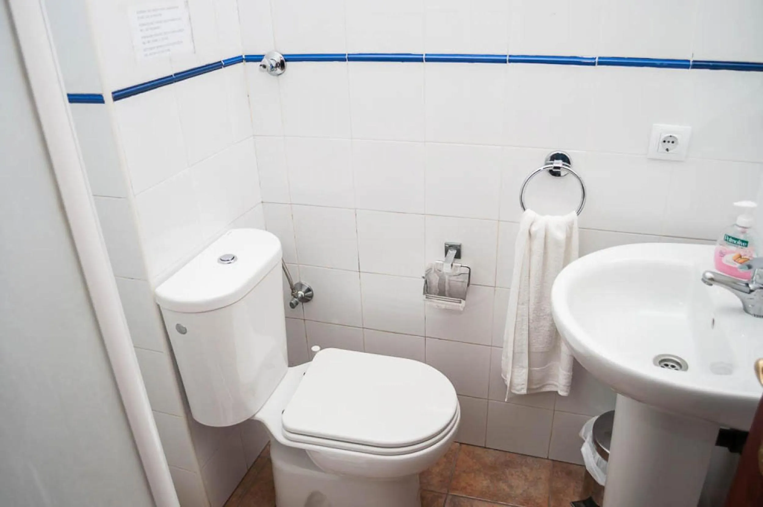 Toilet in Pensión La Montoreña