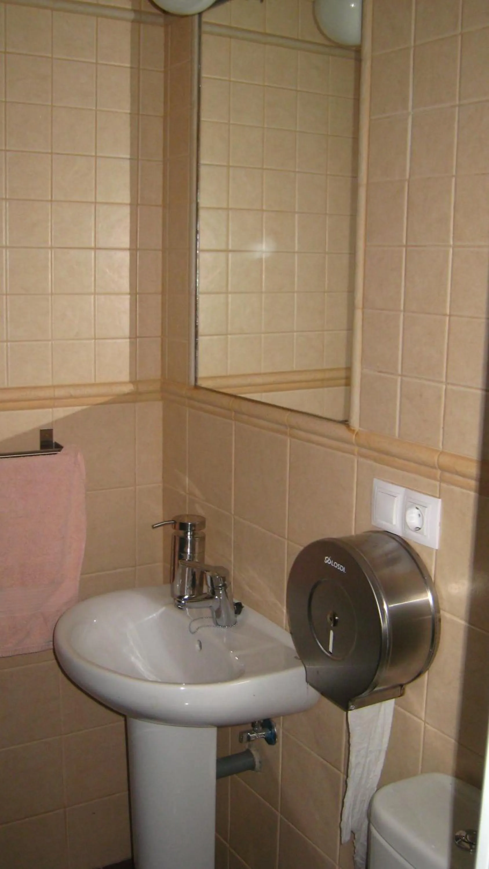 Bathroom in Pensión La Montoreña