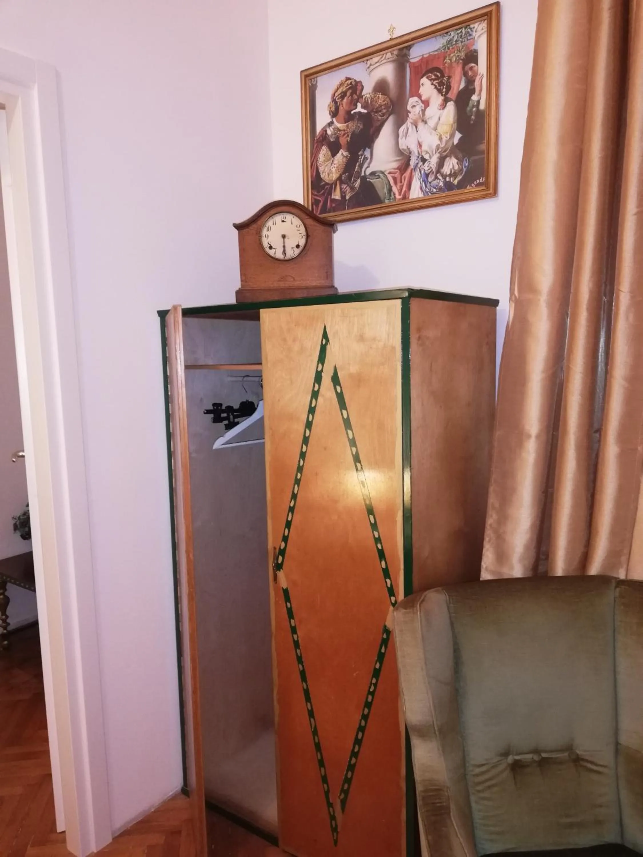 wardrobe in Residenza Rubbiani - Fermata Fiera e Rizzoli