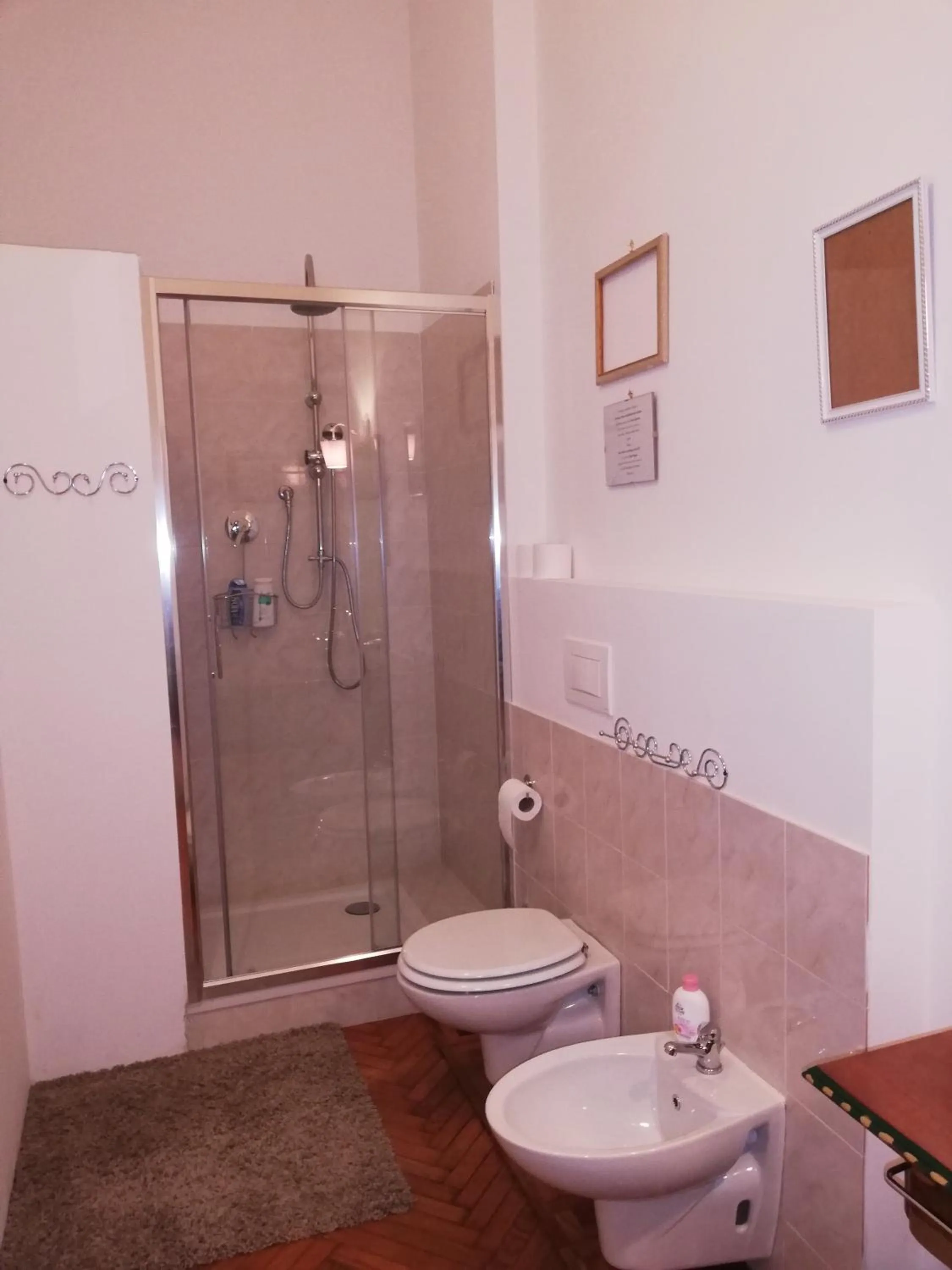 Shower in Residenza Rubbiani - Fermata Fiera e Rizzoli