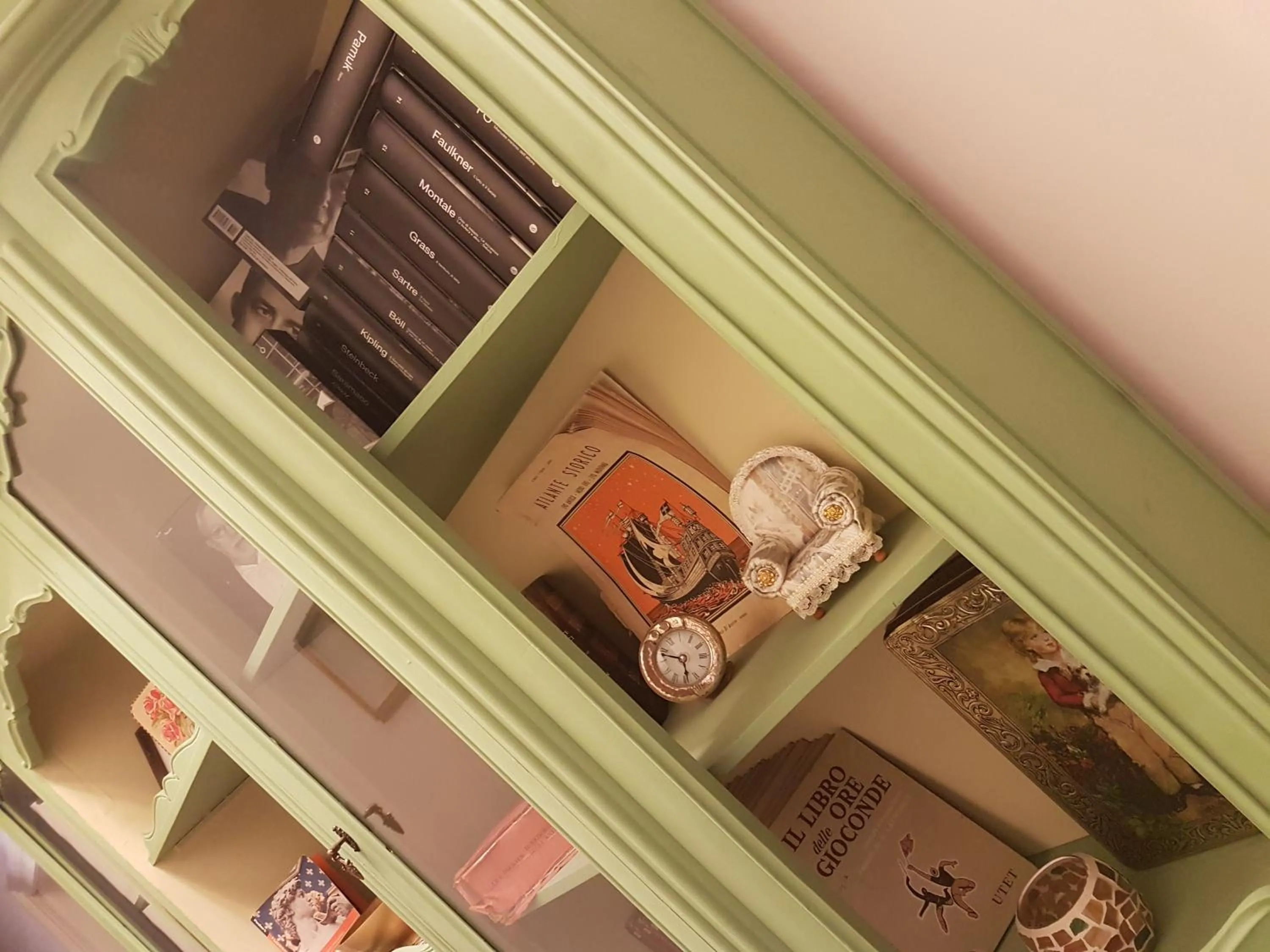 Decorative detail in Residenza Rubbiani - Fermata Fiera e Rizzoli