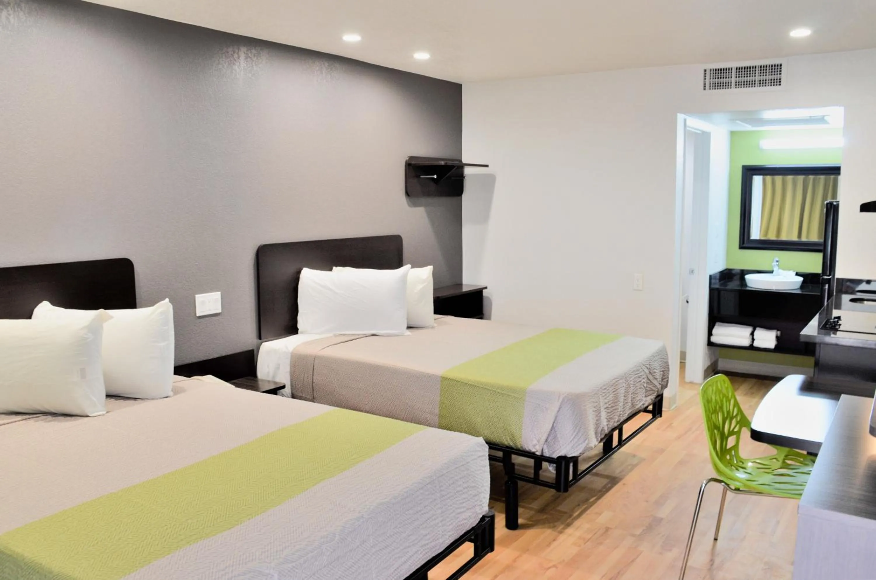 Bedroom, Bed in Studio 6-Buttonwillow, CA