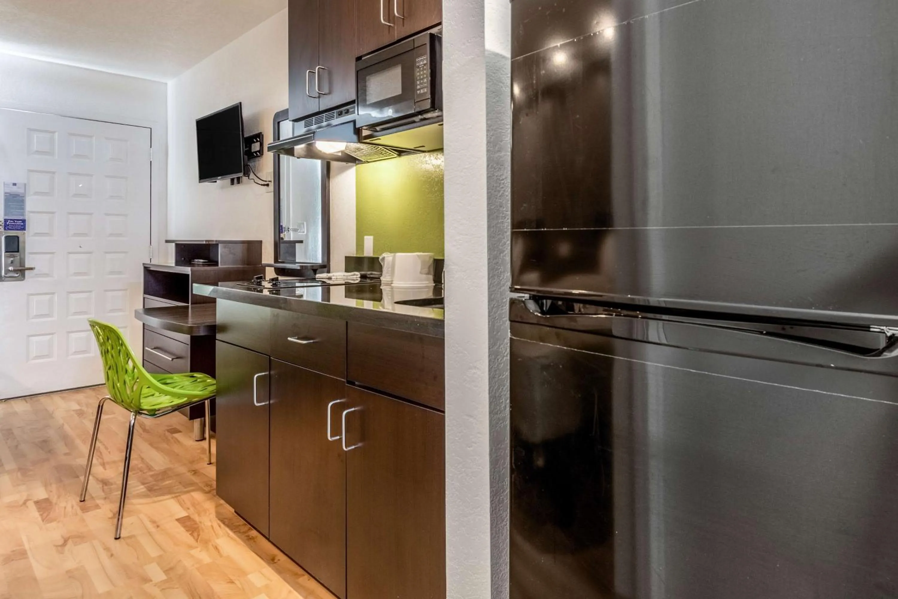 TV and multimedia in Studio 6-Buttonwillow, CA