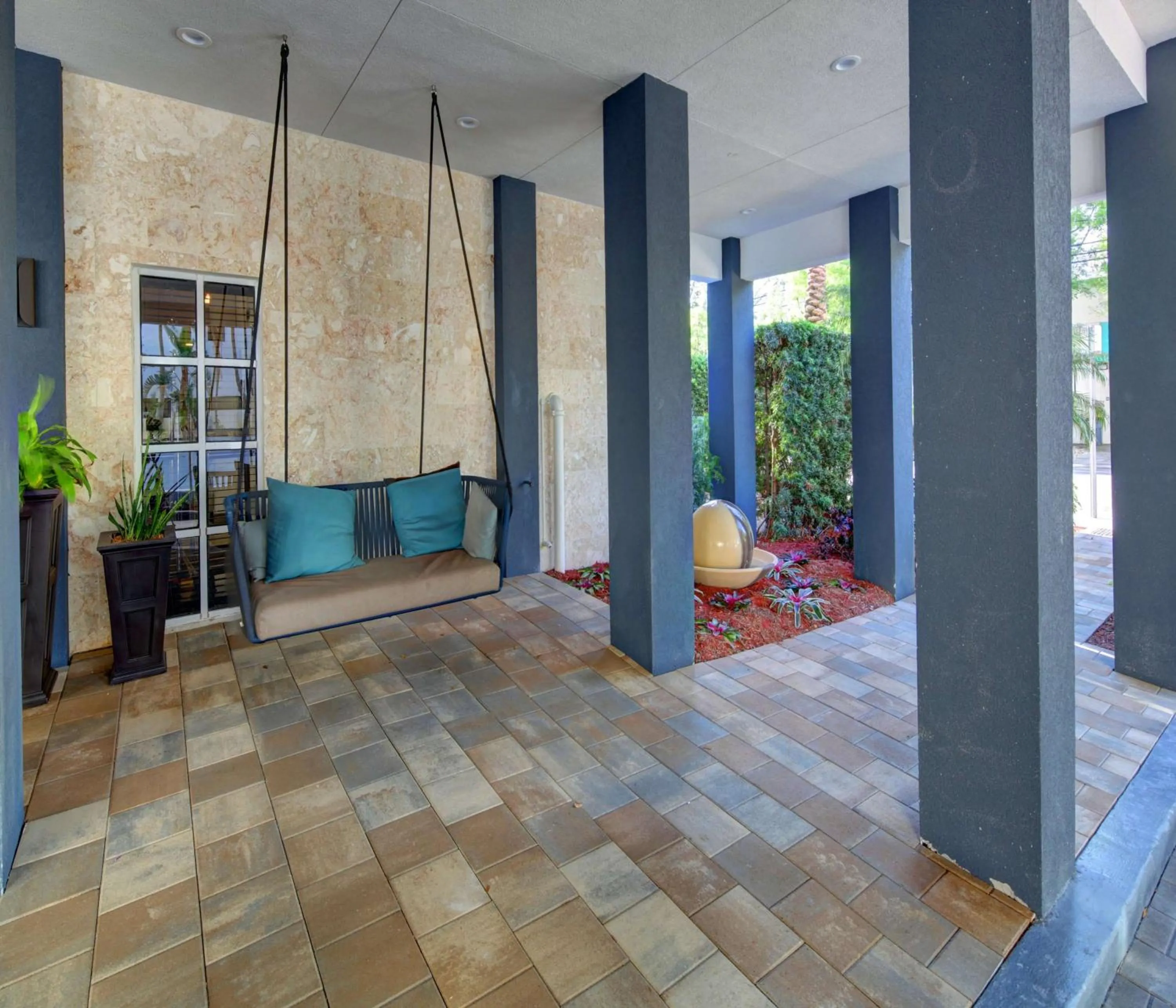 Property building in Hampton Inn Miami-Coconut Grove/Coral Gables