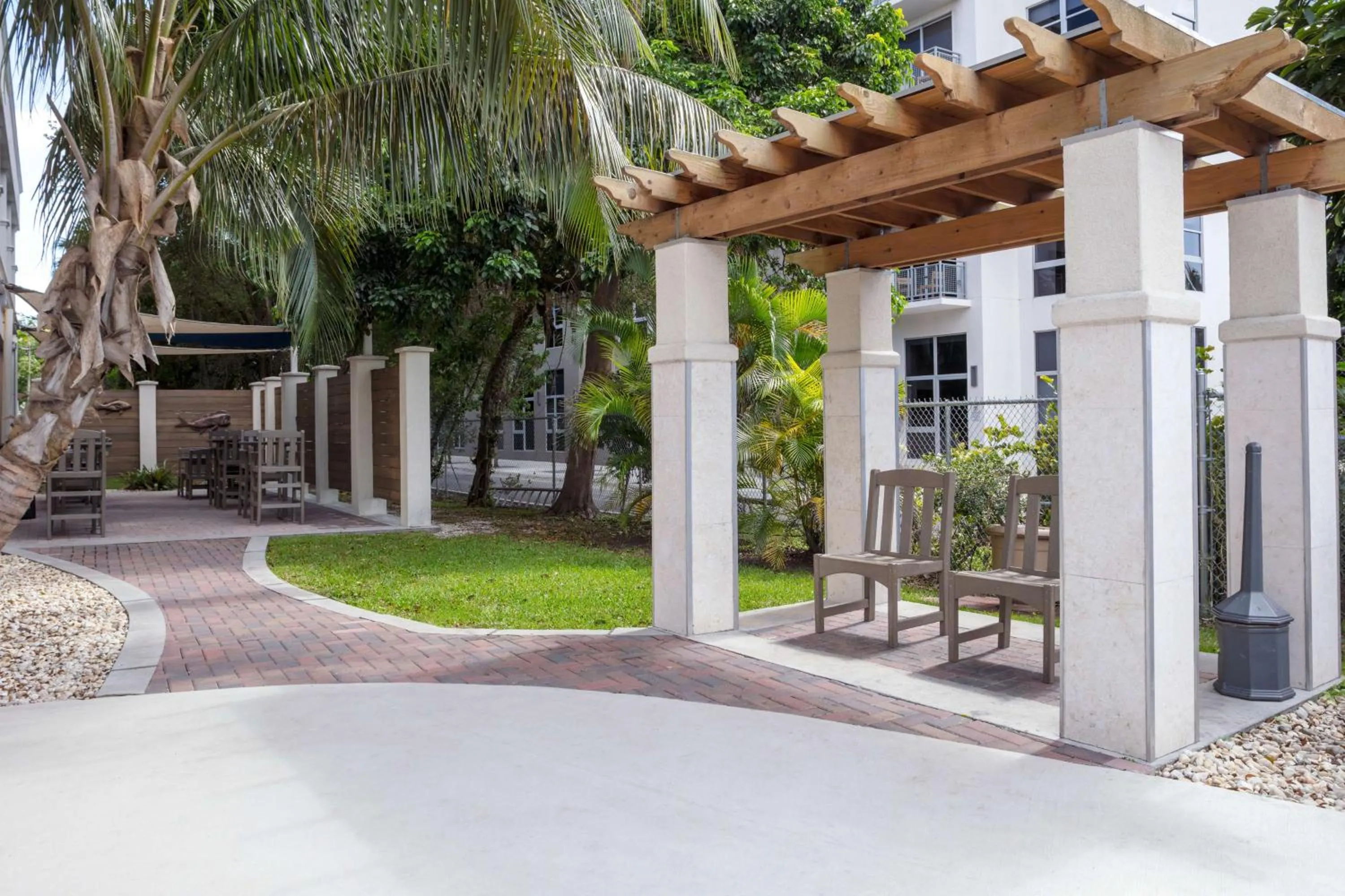 Patio in Hampton Inn Miami/Dadeland