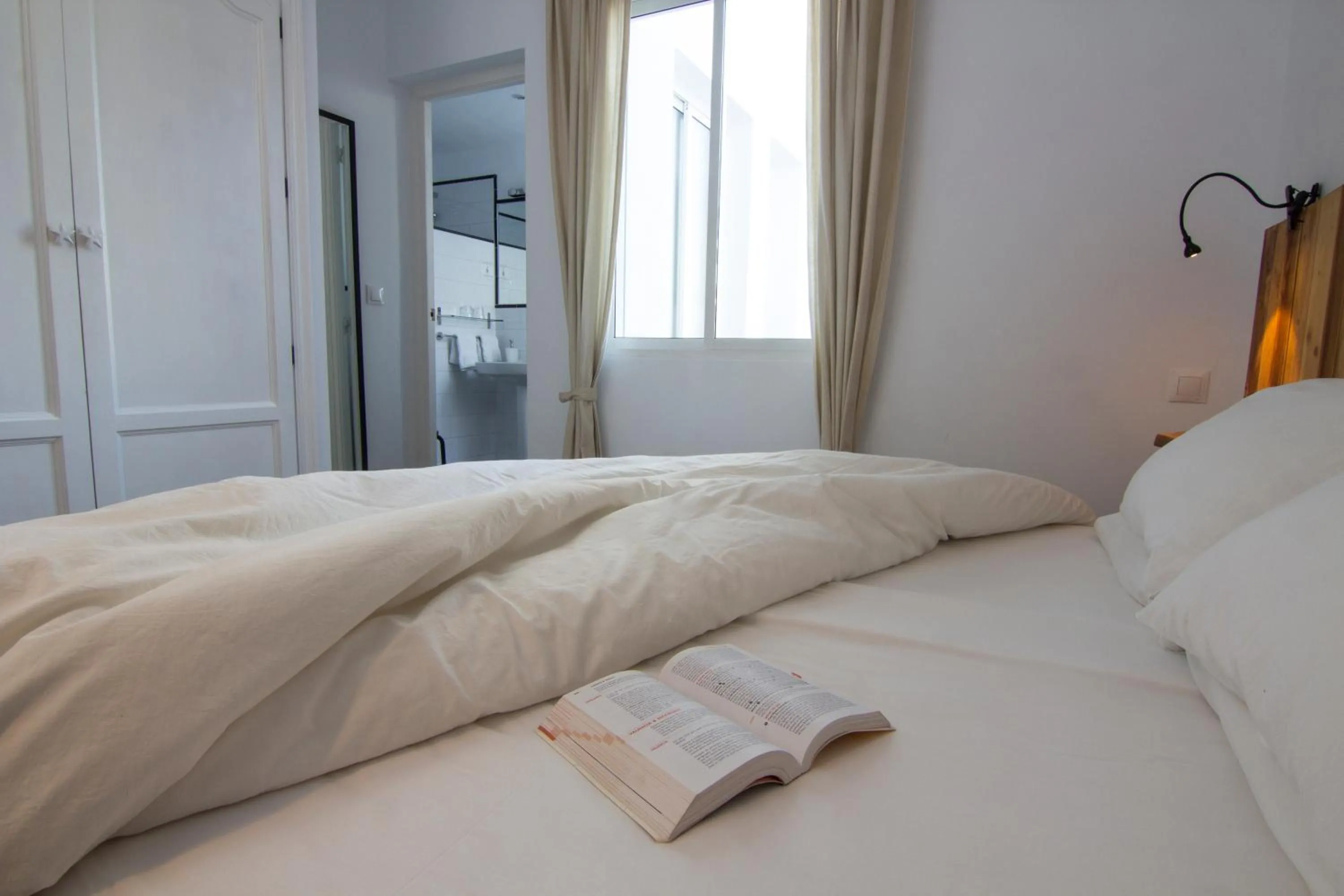 Photo of the whole room, Bed in Hotel Finlandia