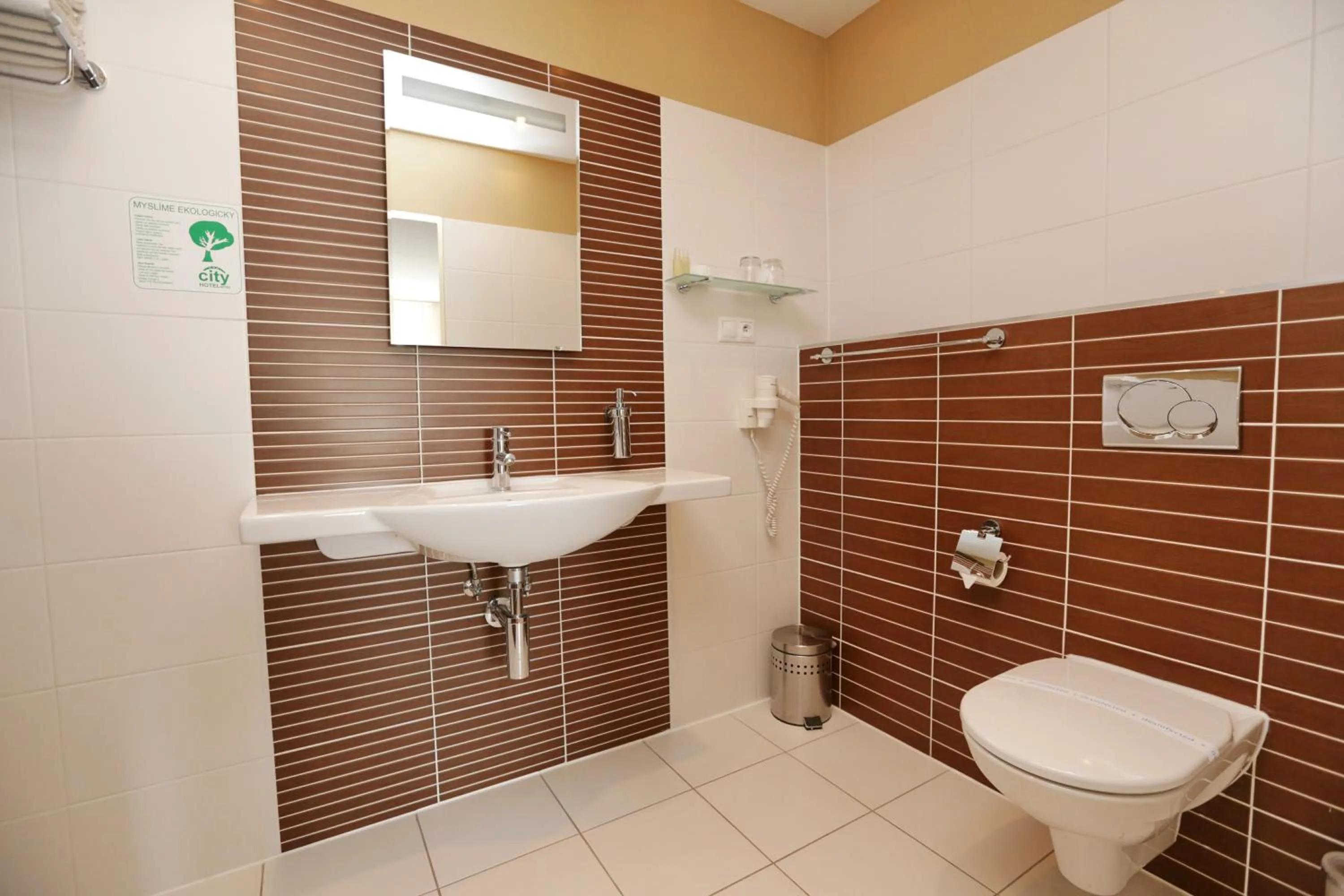 Toilet in City Hotel Nitra with free parking