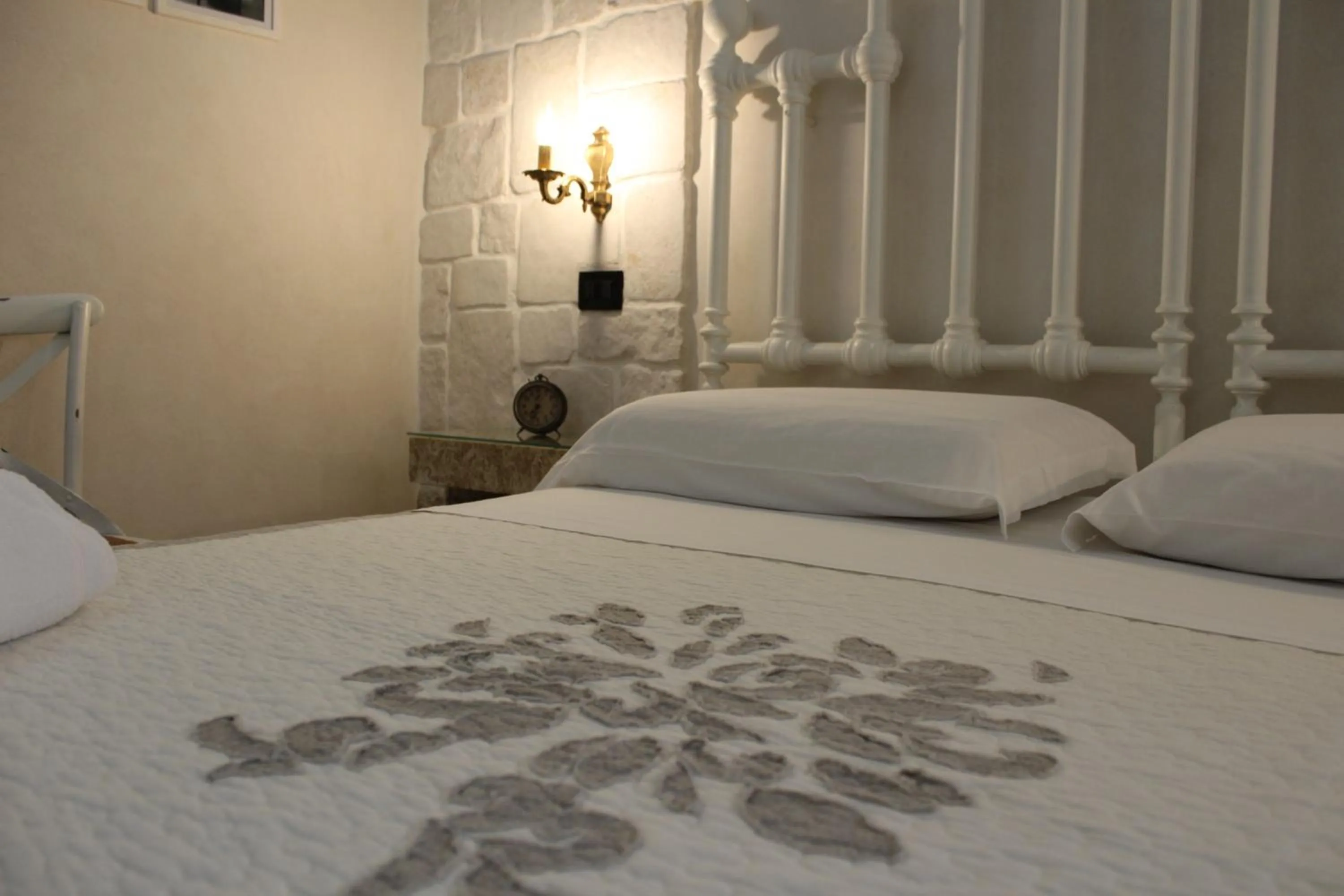 Decorative detail, Bed in Masseria Tolla