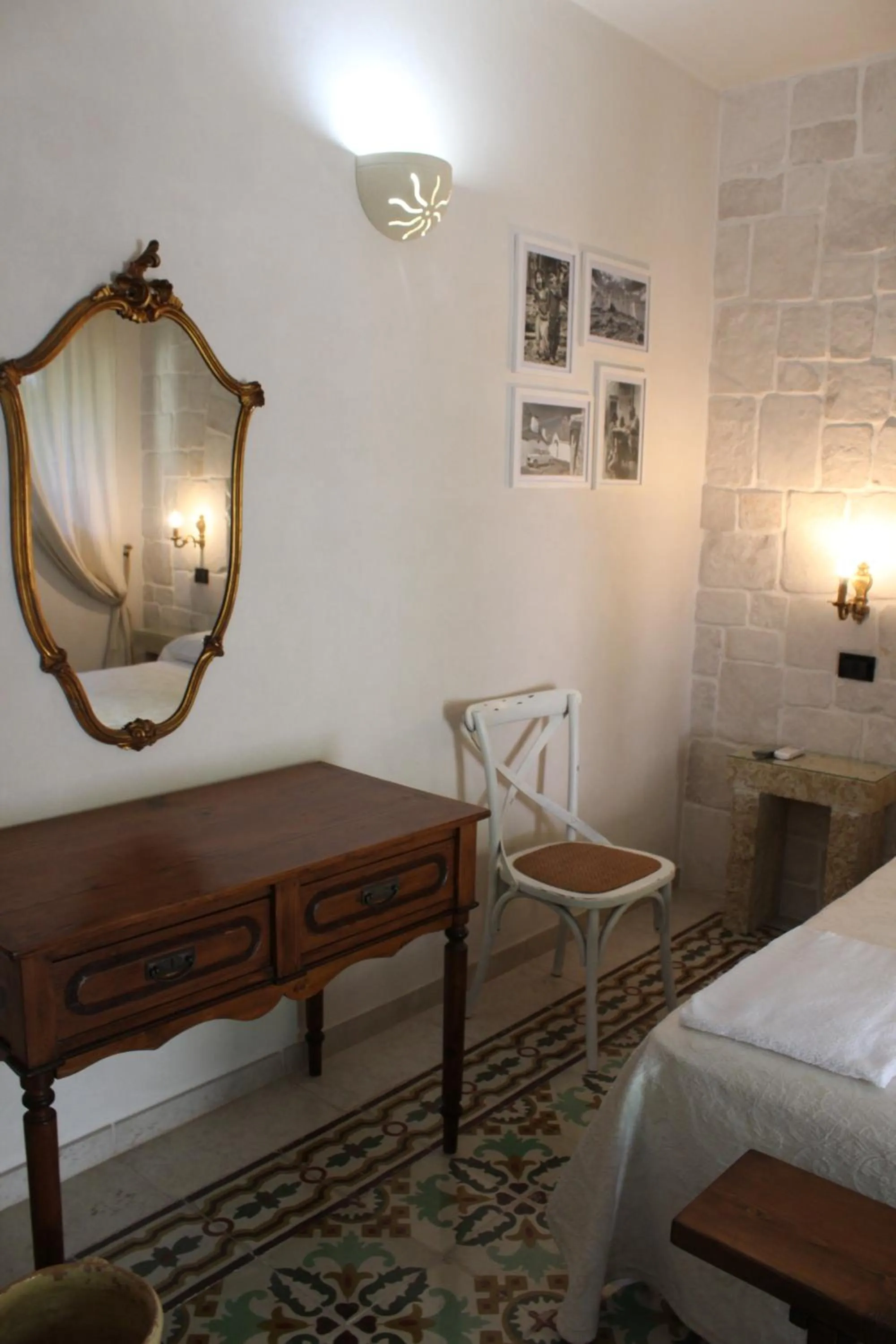 Decorative detail, Bed in Masseria Tolla