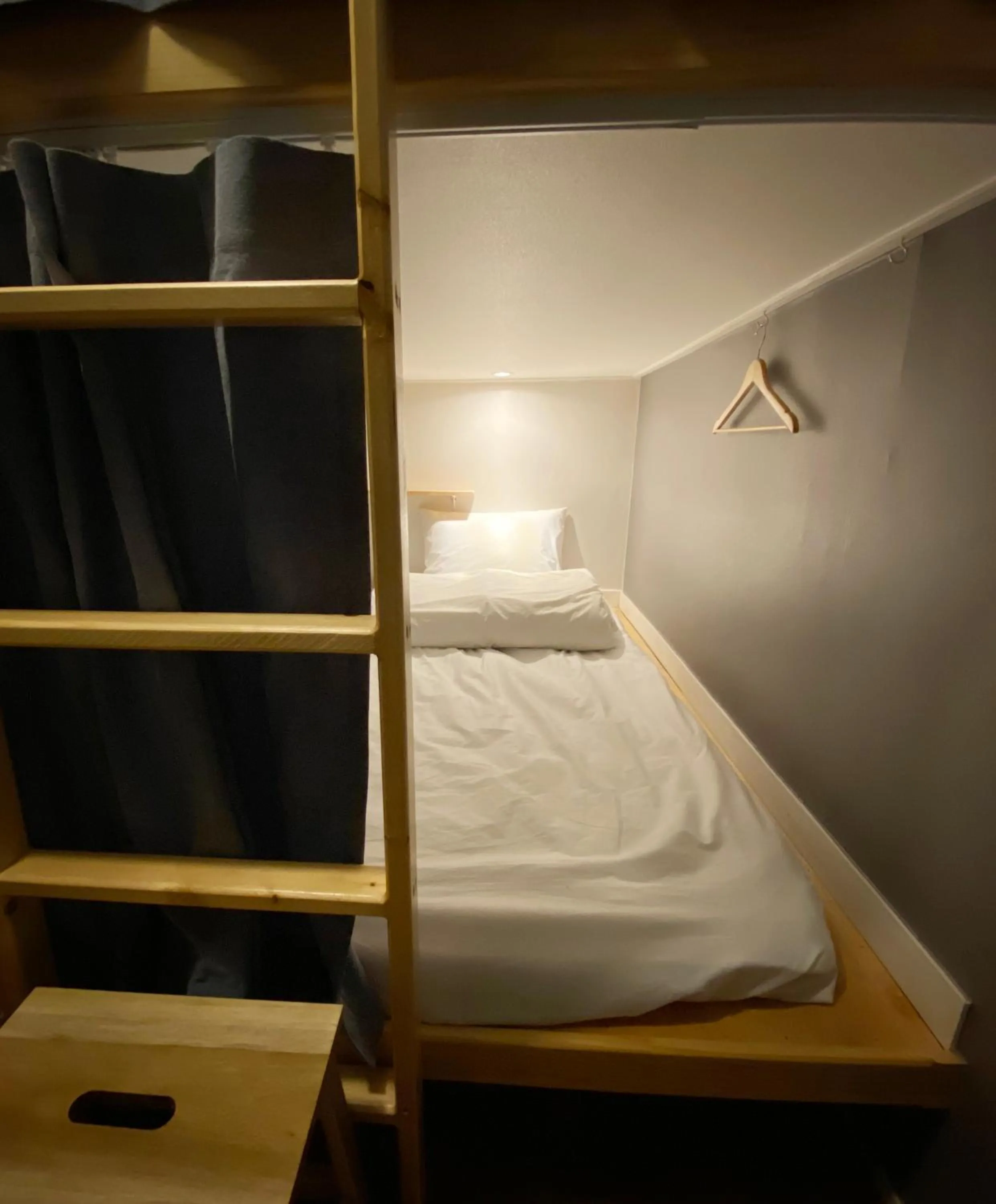 bunk bed, Bed in Dante House