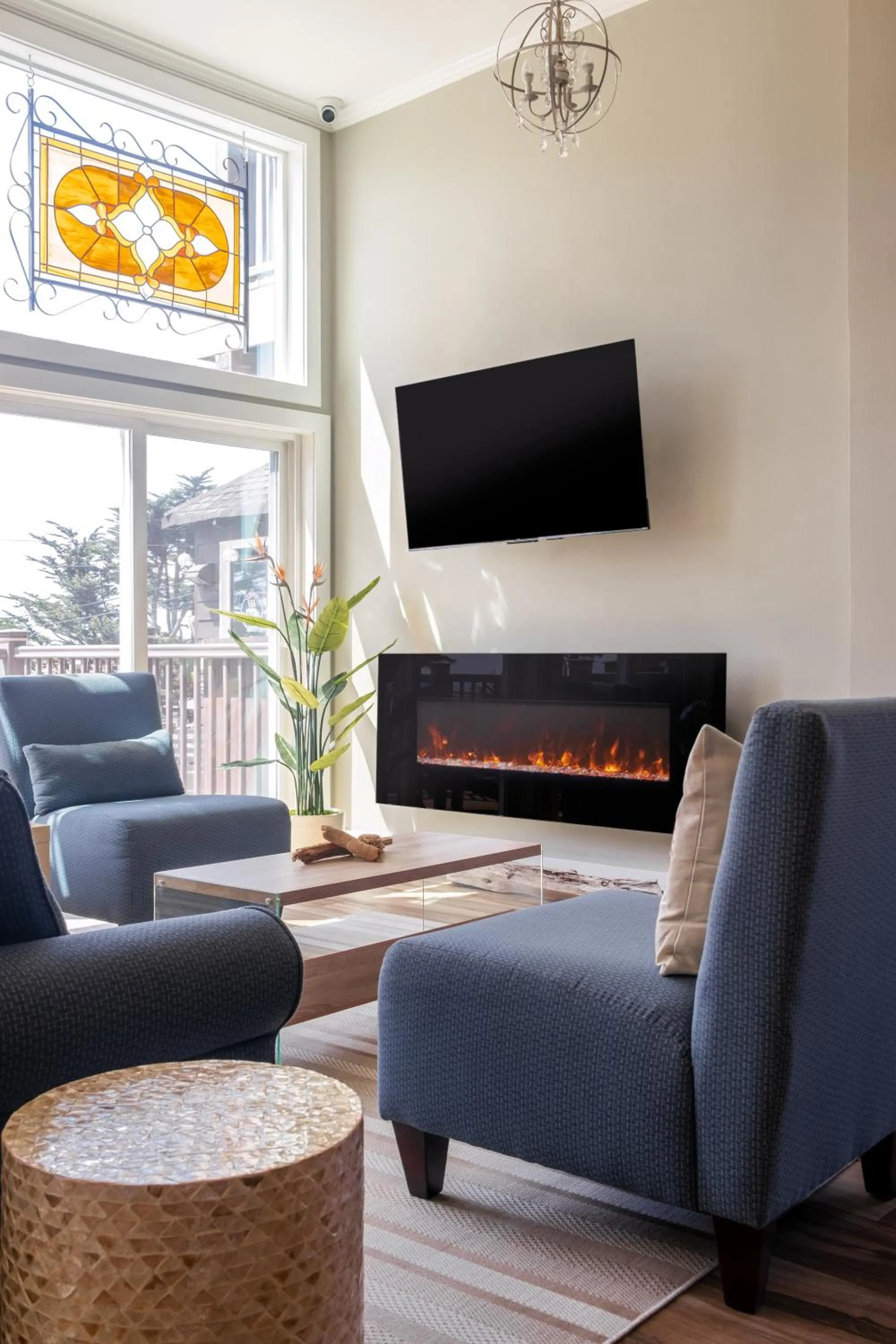 Communal lounge/ TV room in Ocean View Inn