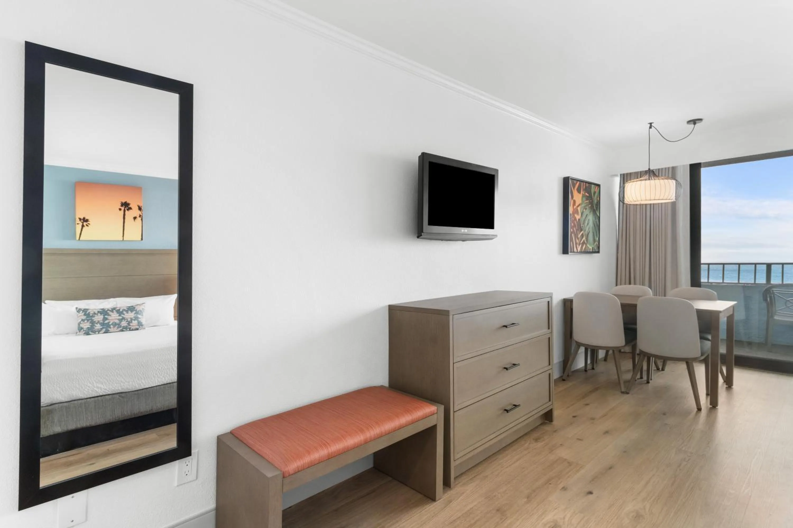 Living room, Bed in Ocean Reef Resort