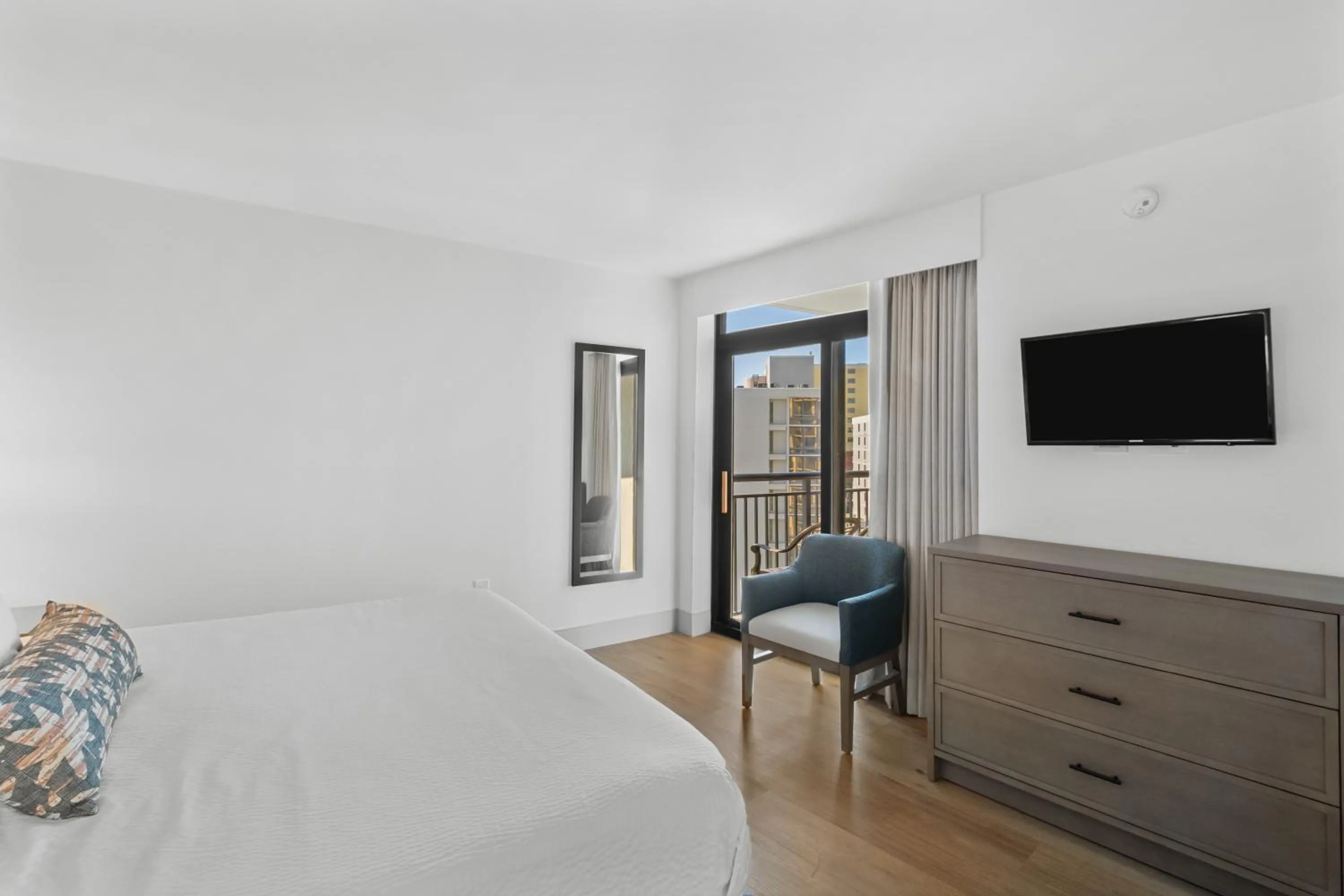 Bedroom, Bed in Ocean Reef Resort