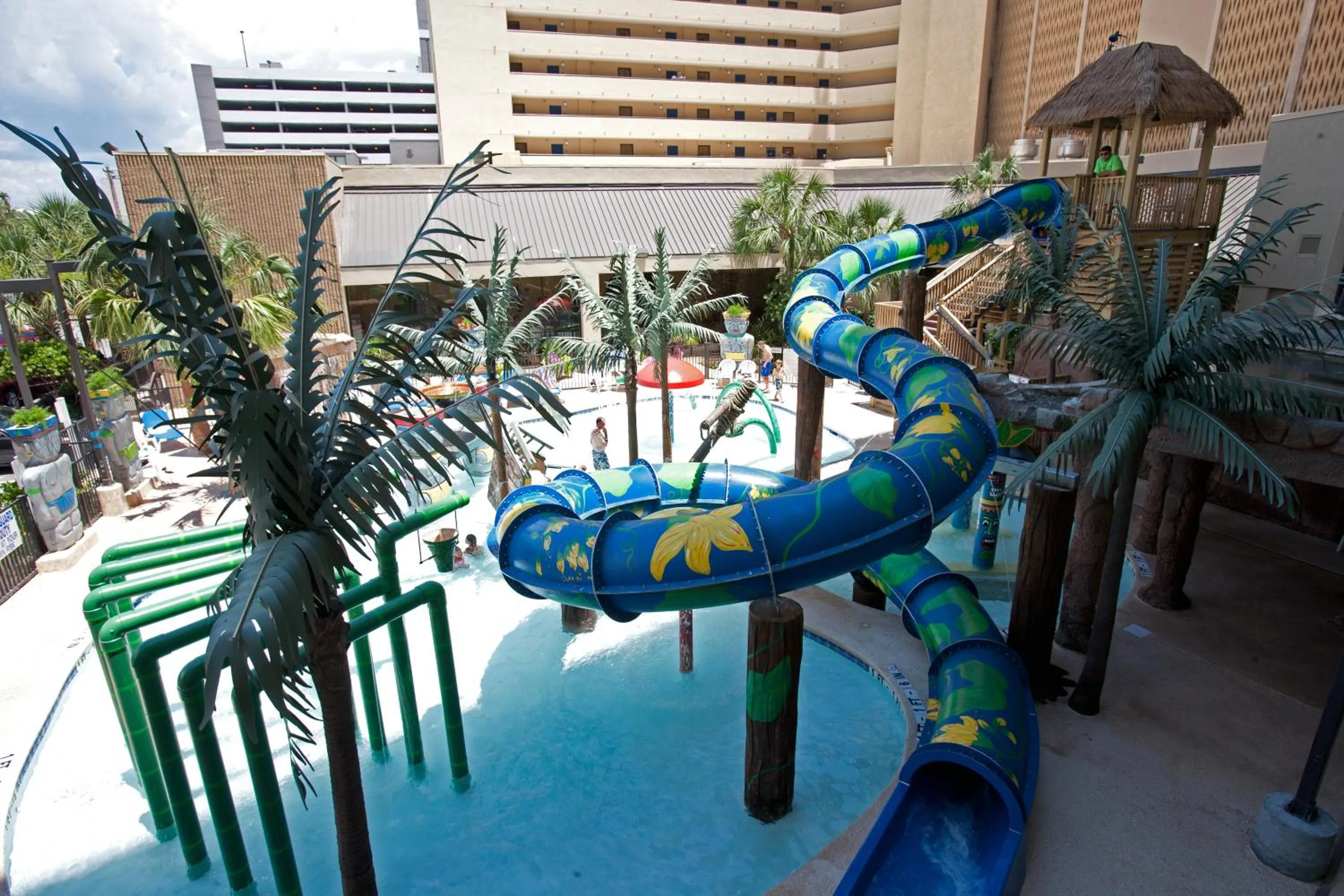 Swimming pool in Ocean Reef Resort