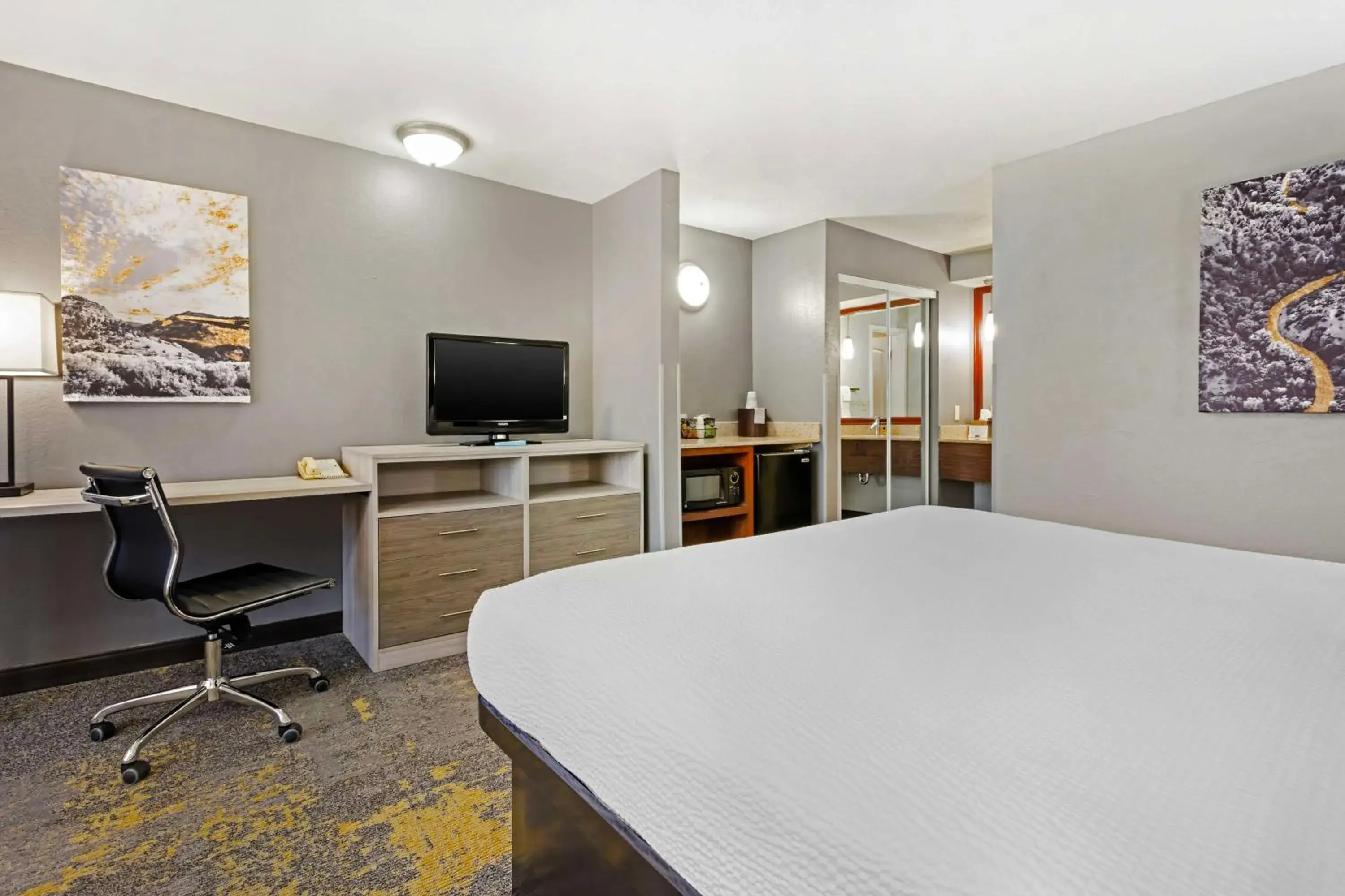 King Room with Sofa Bed - Non-Smoking in Best Western Plus Weston Inn King Room with Sofa Bed - Non-Smoking in Best Western Plus Weston Inn