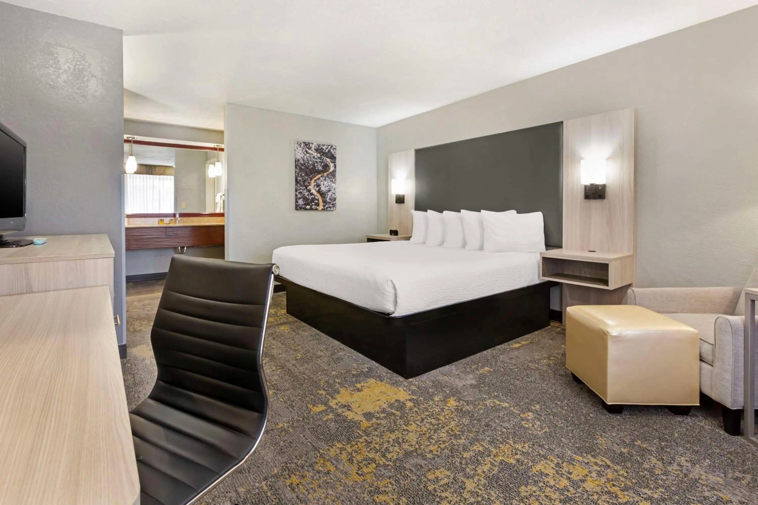 Bedroom, Bed in Best Western Plus Weston Inn