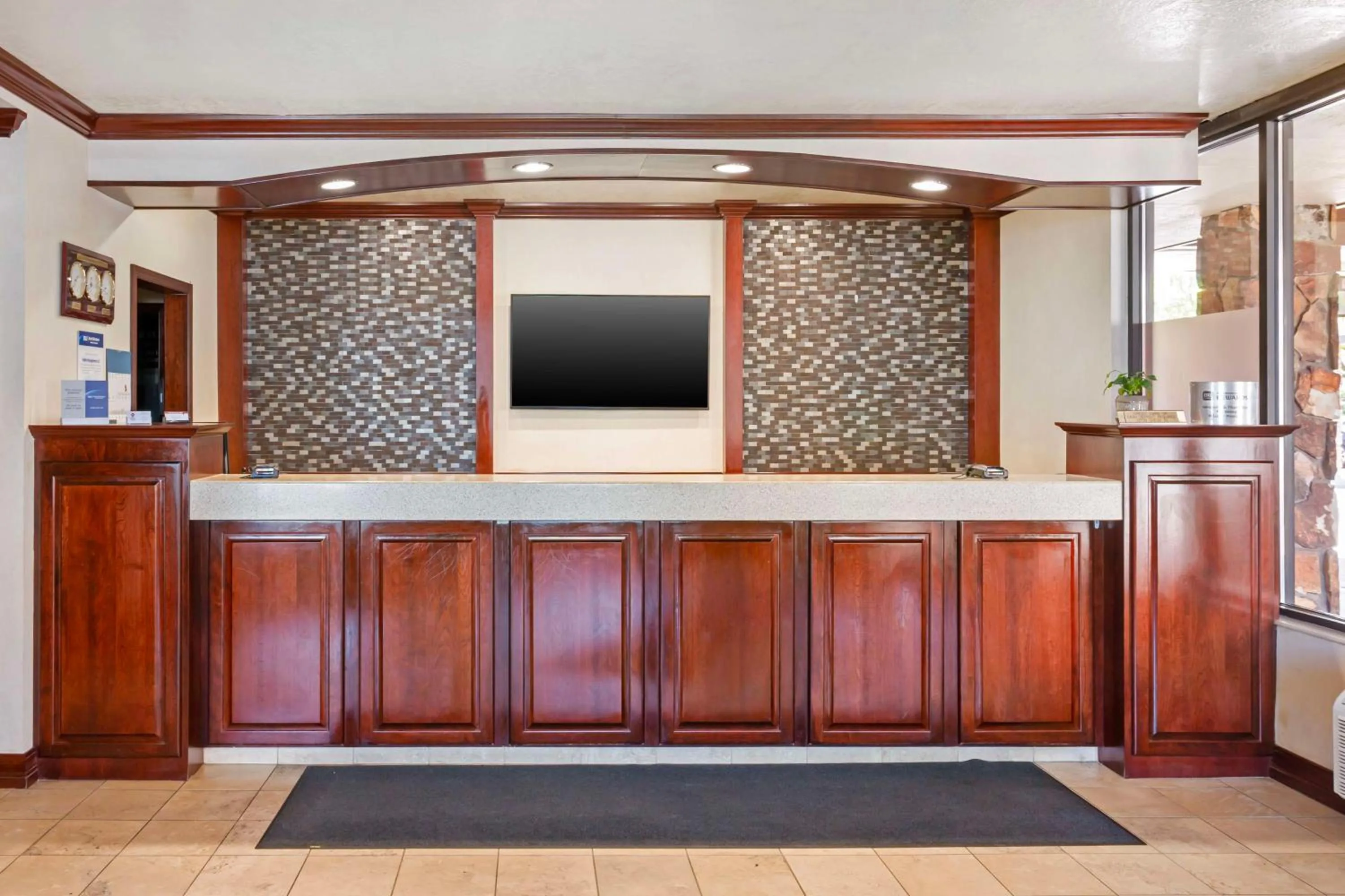 Lobby or reception in Best Western Plus Weston Inn