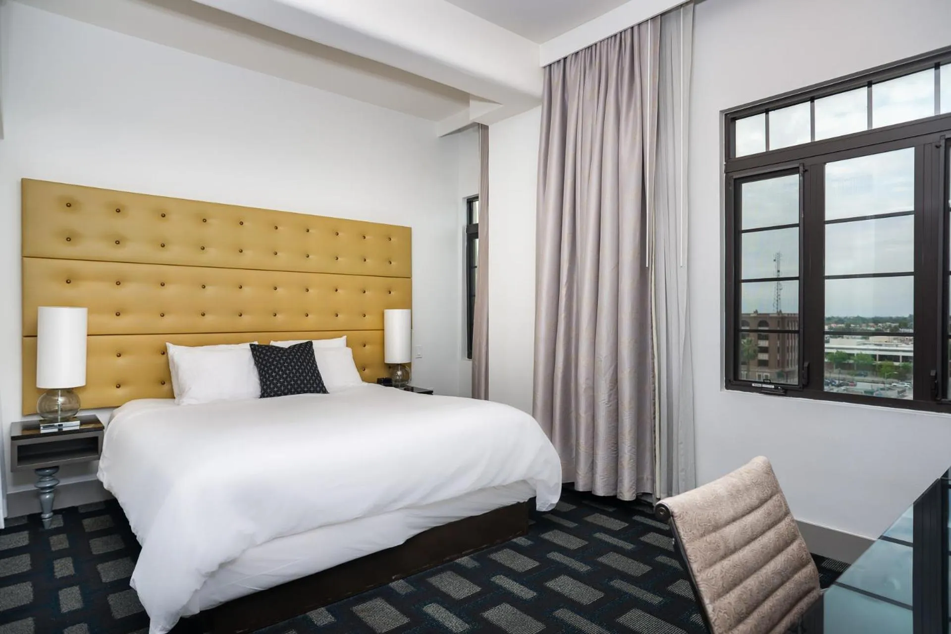 Bedroom, Bed in Padre Hotel