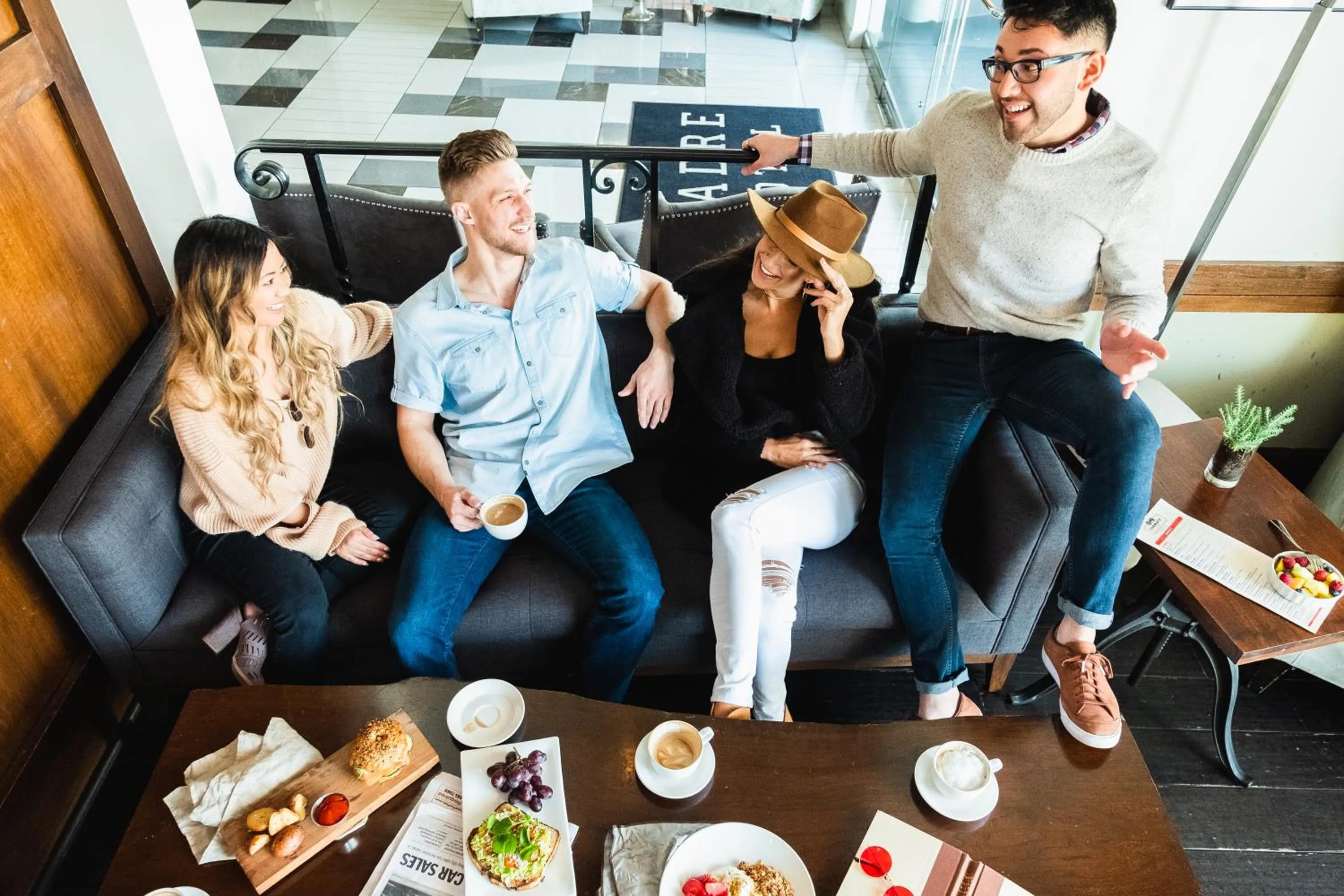 Restaurant/places to eat in Padre Hotel