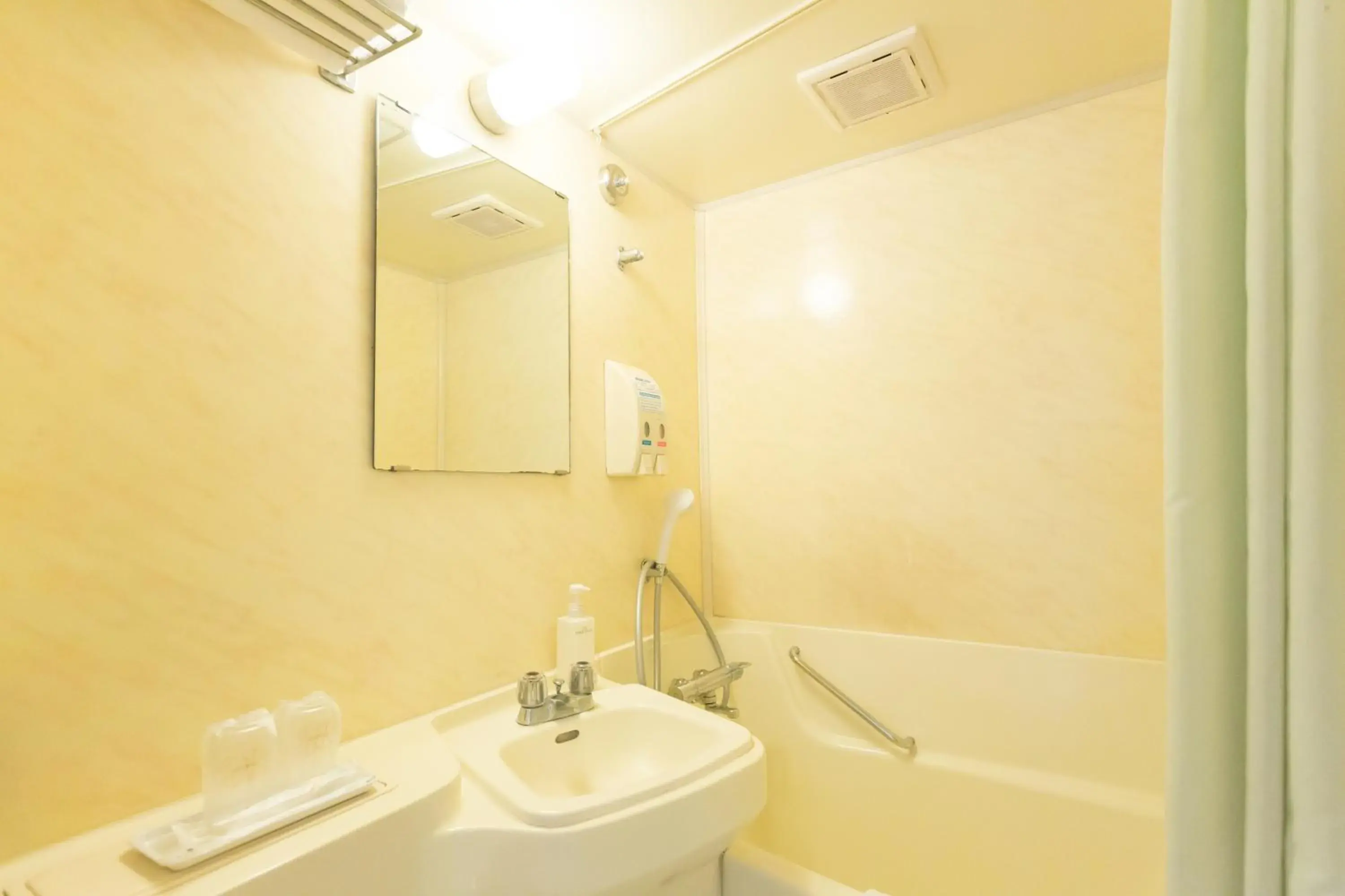 Standard Twin Room - single occupancy - Non Smoking in Shimizu City Hotel Standard Twin Room - single occupancy - Non Smoking in Shimizu City Hotel