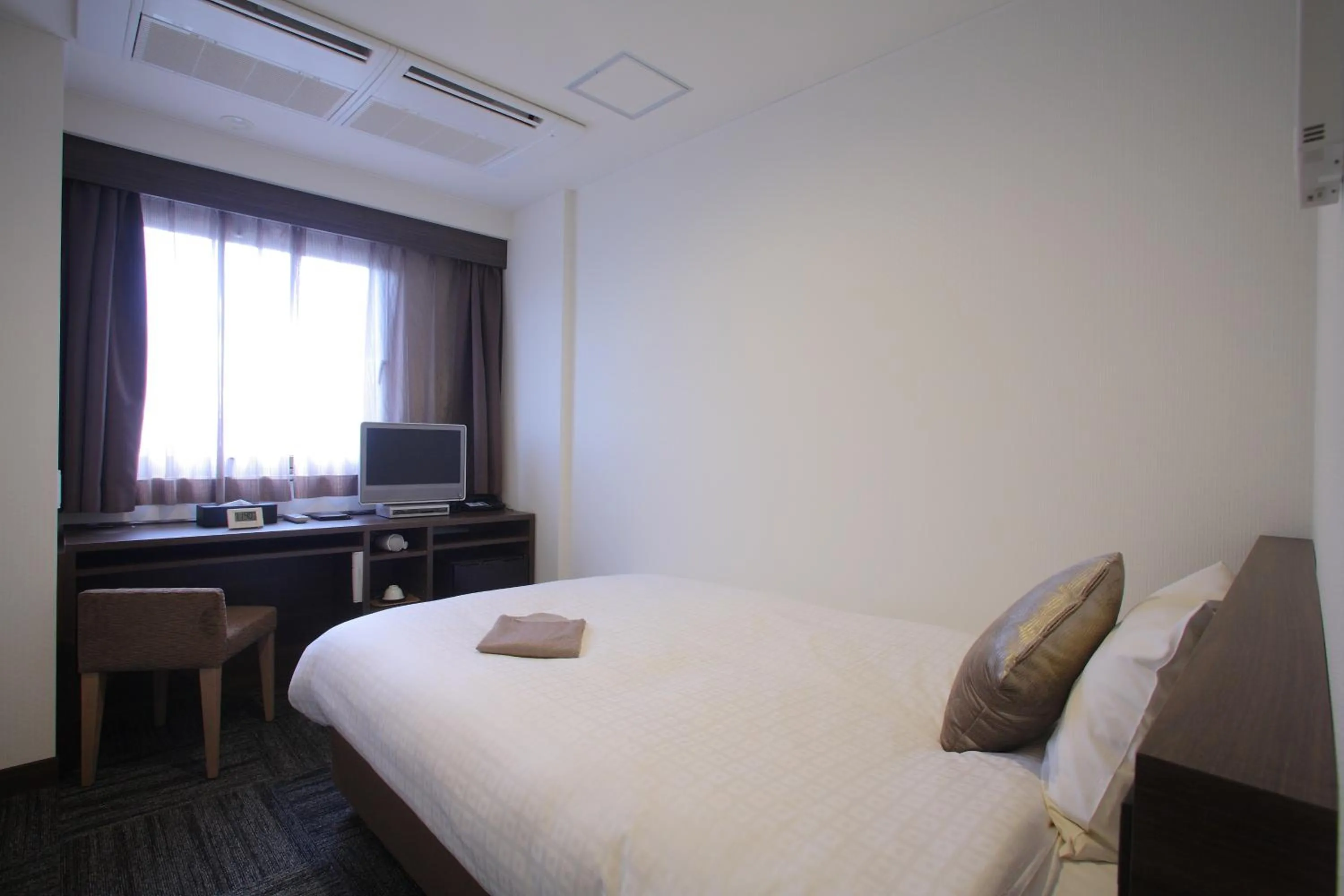 Bed in Shimizu City Hotel