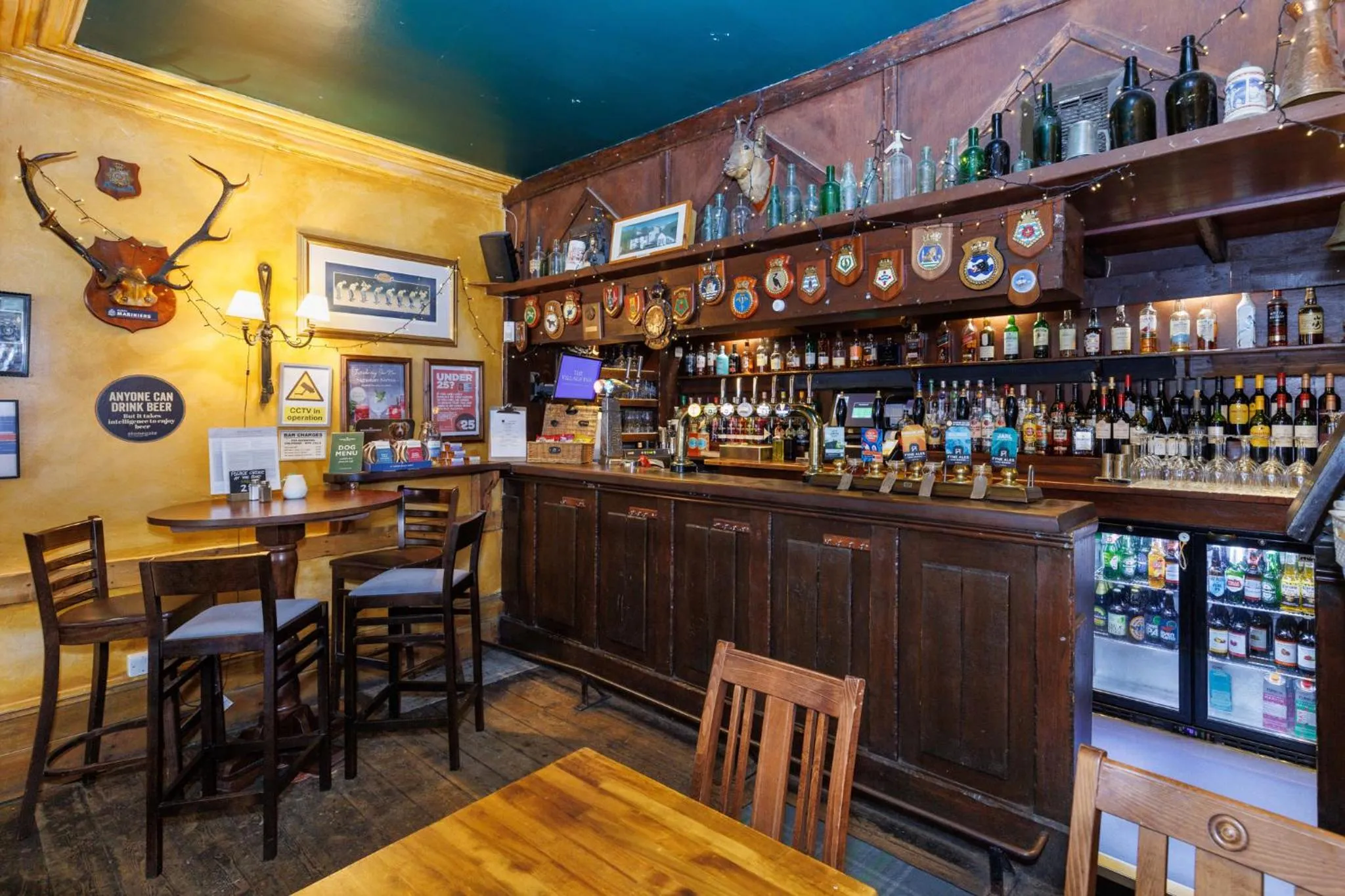 Lounge or bar in Village Inn