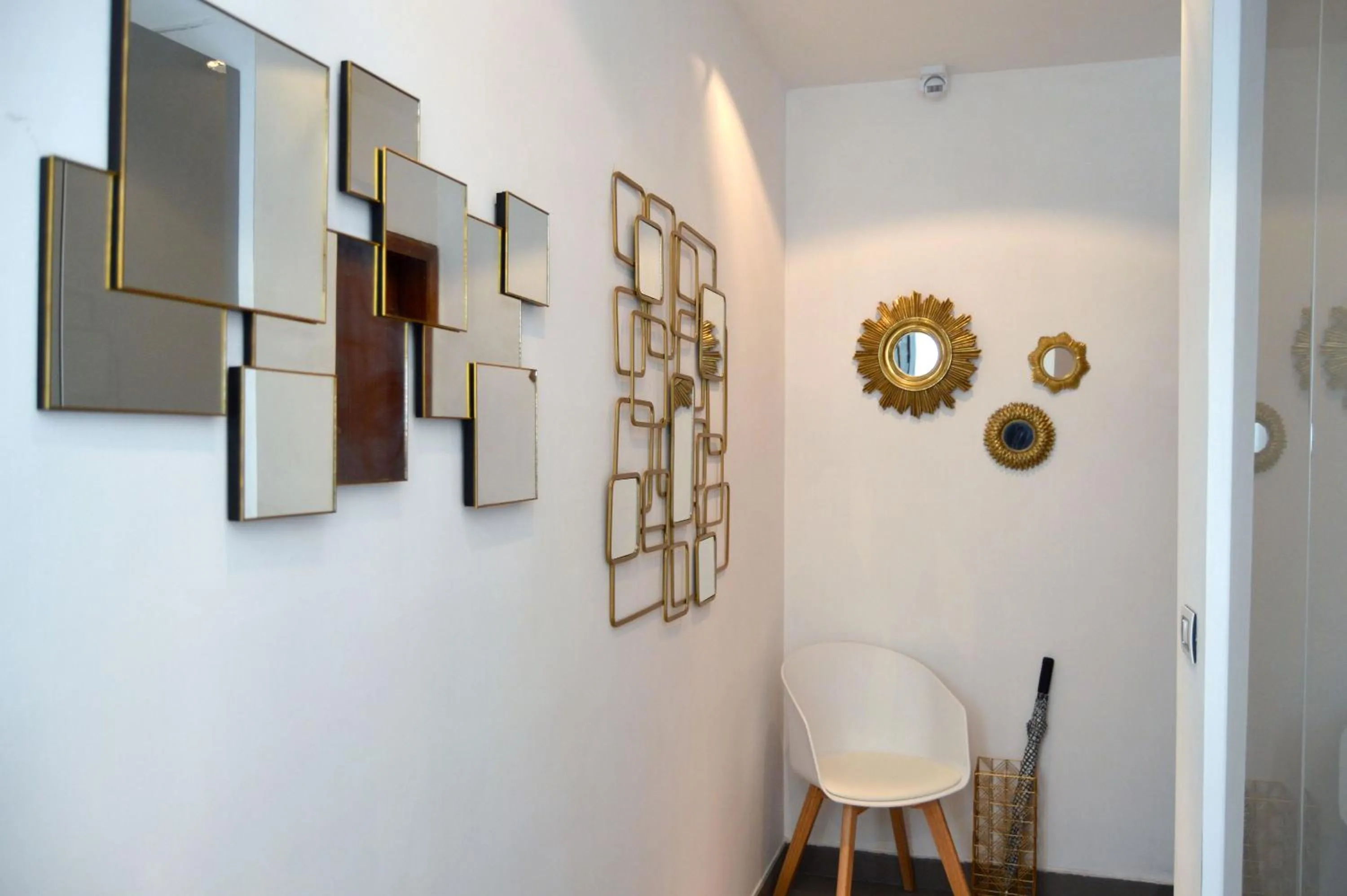 Decorative detail in LA LOCANDA DELL'ARTE-DE GASPERI