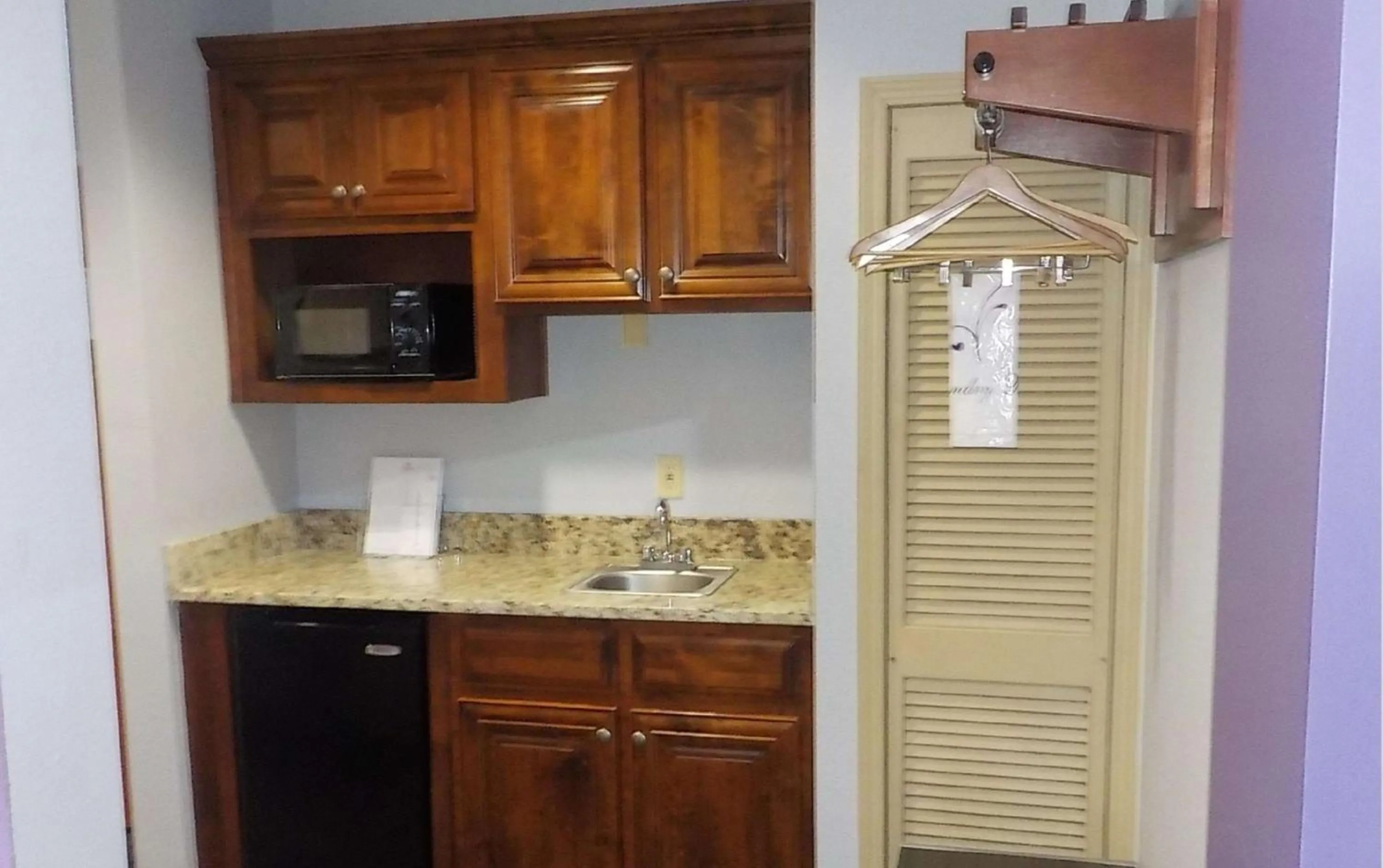 oven in SureStay Plus Hotel by Best Western Warner Robins AFB