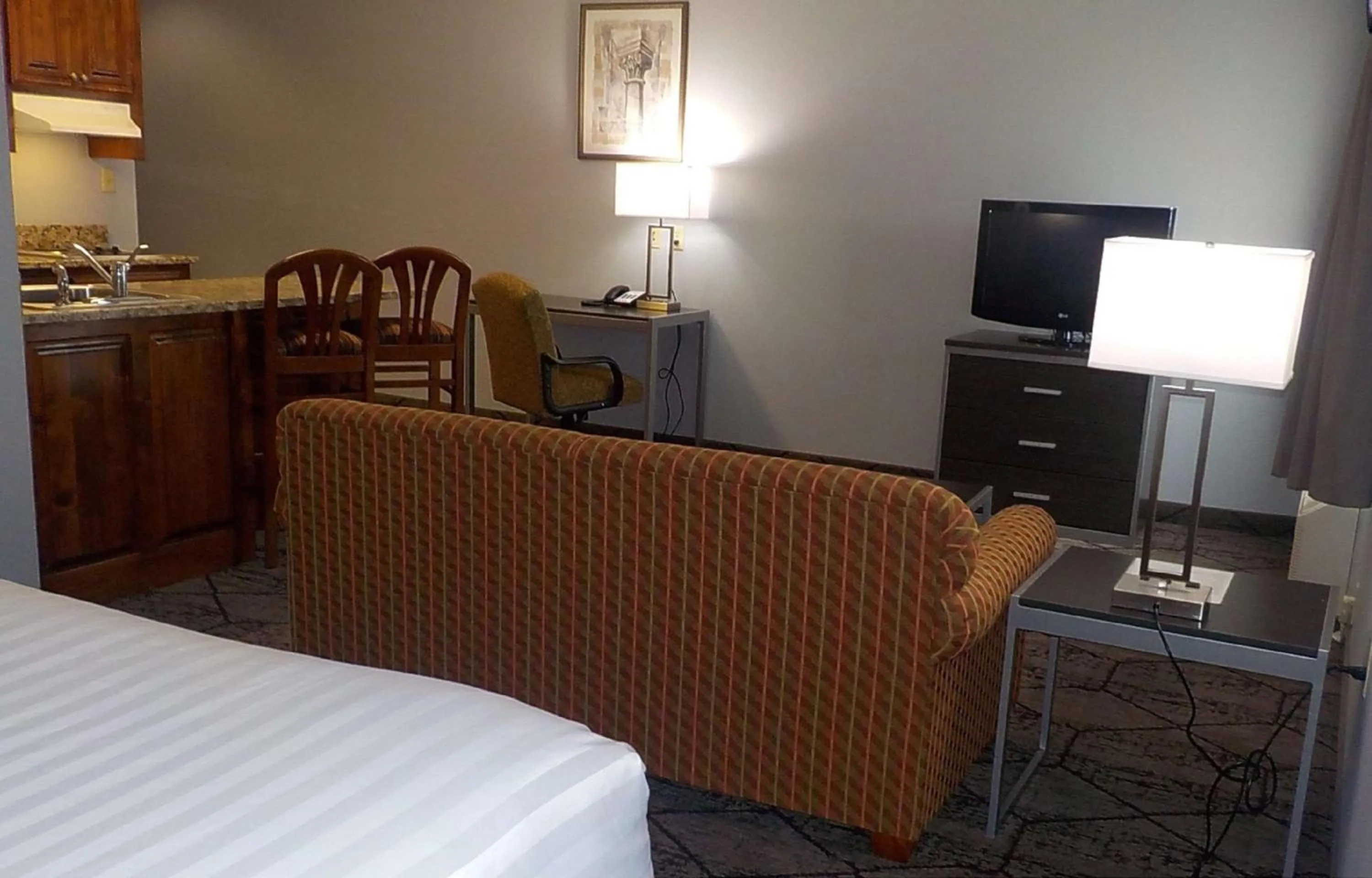 TV and multimedia, Bed in SureStay Plus Hotel by Best Western Warner Robins AFB