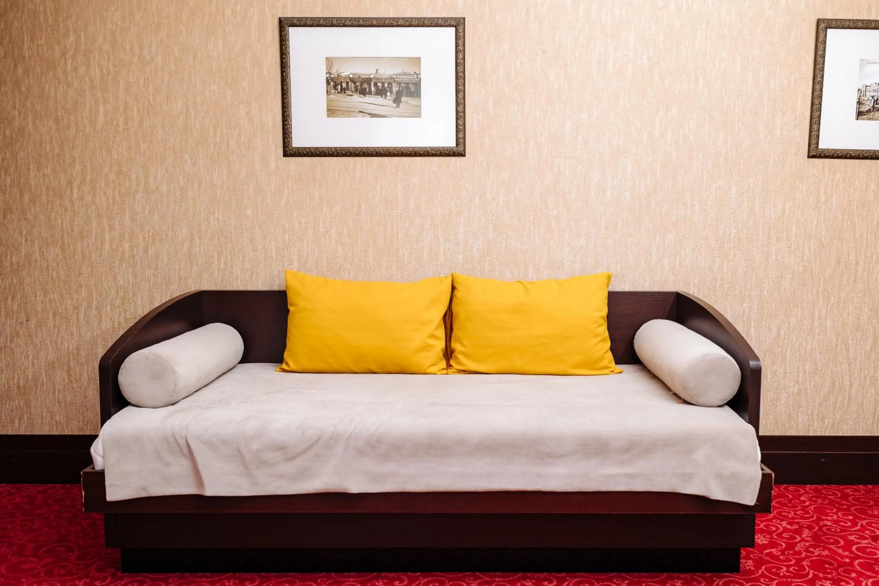 Living room, Bed in Maxim Pasha Hotel