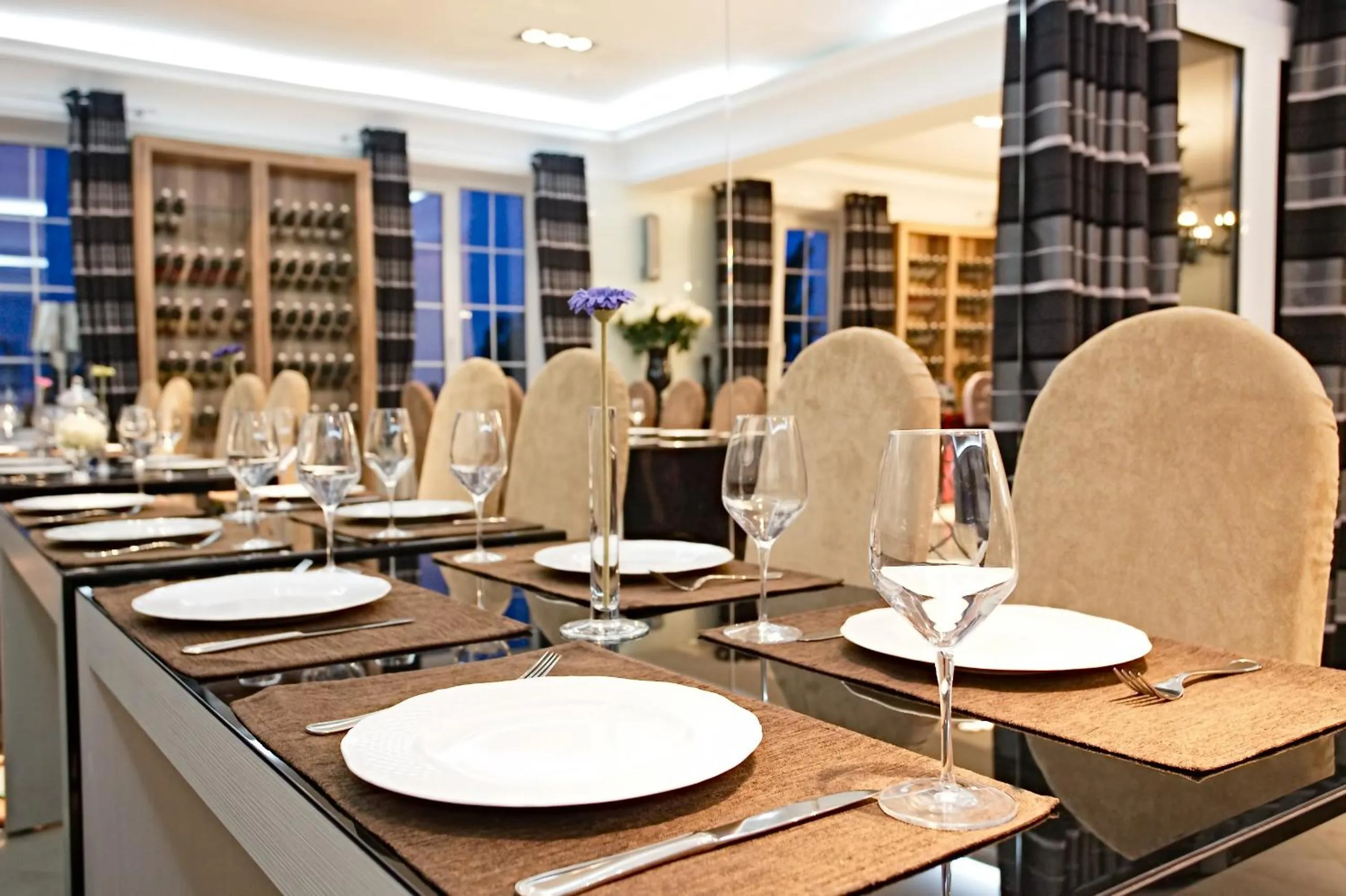 Restaurant/places to eat in Maxim Pasha Hotel