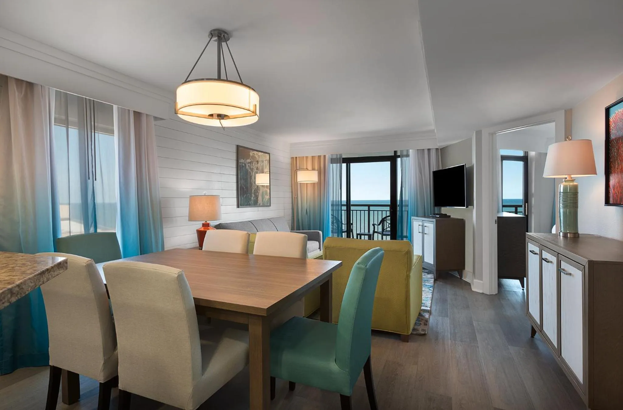 Dining area in Grande Cayman Resort