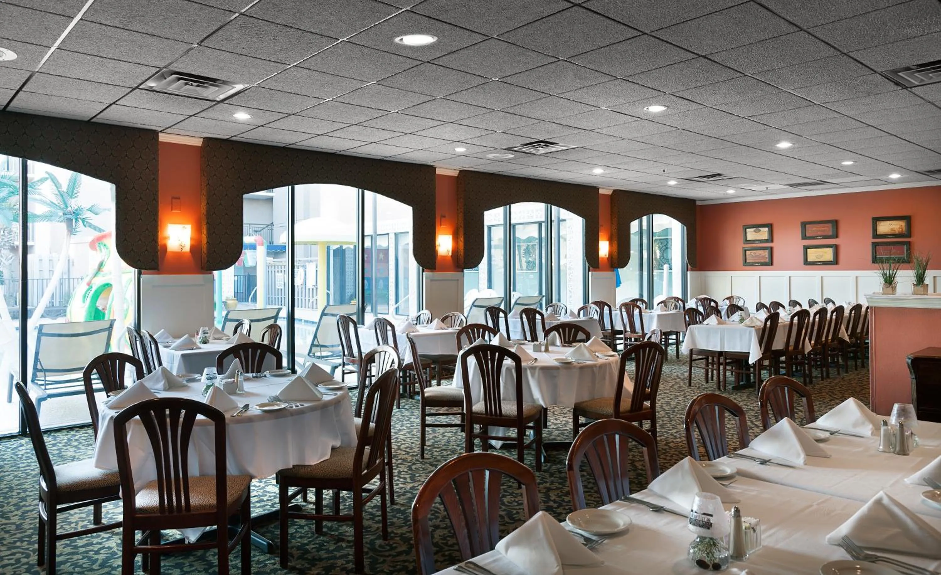 Restaurant/places to eat in Grande Cayman Resort