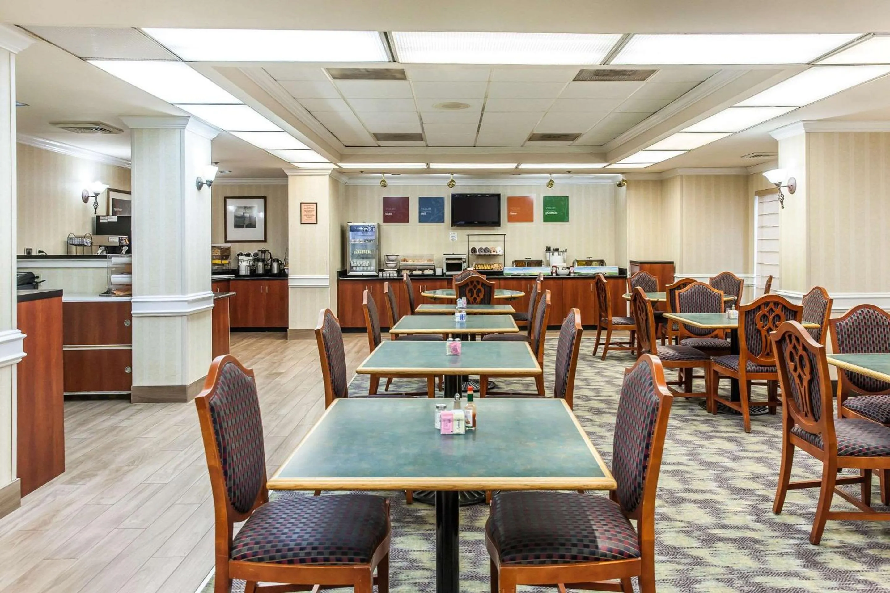 Restaurant/places to eat in Comfort Inn Pentagon City