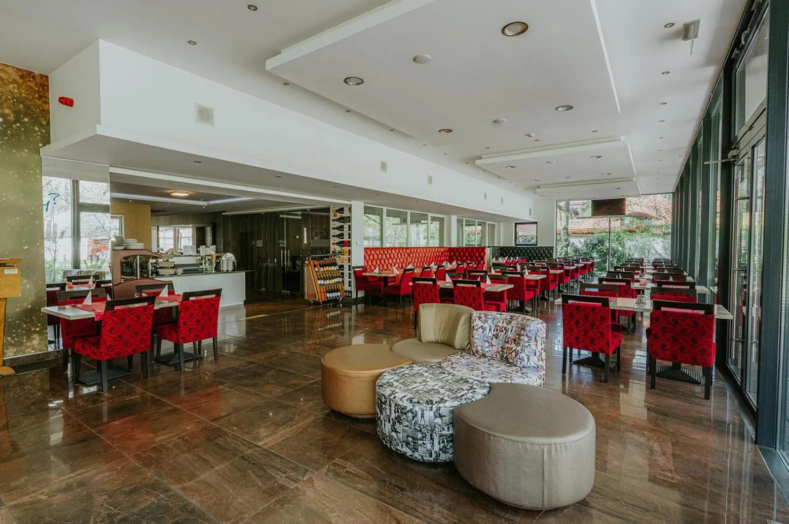 Restaurant/places to eat in Aqua Hotel