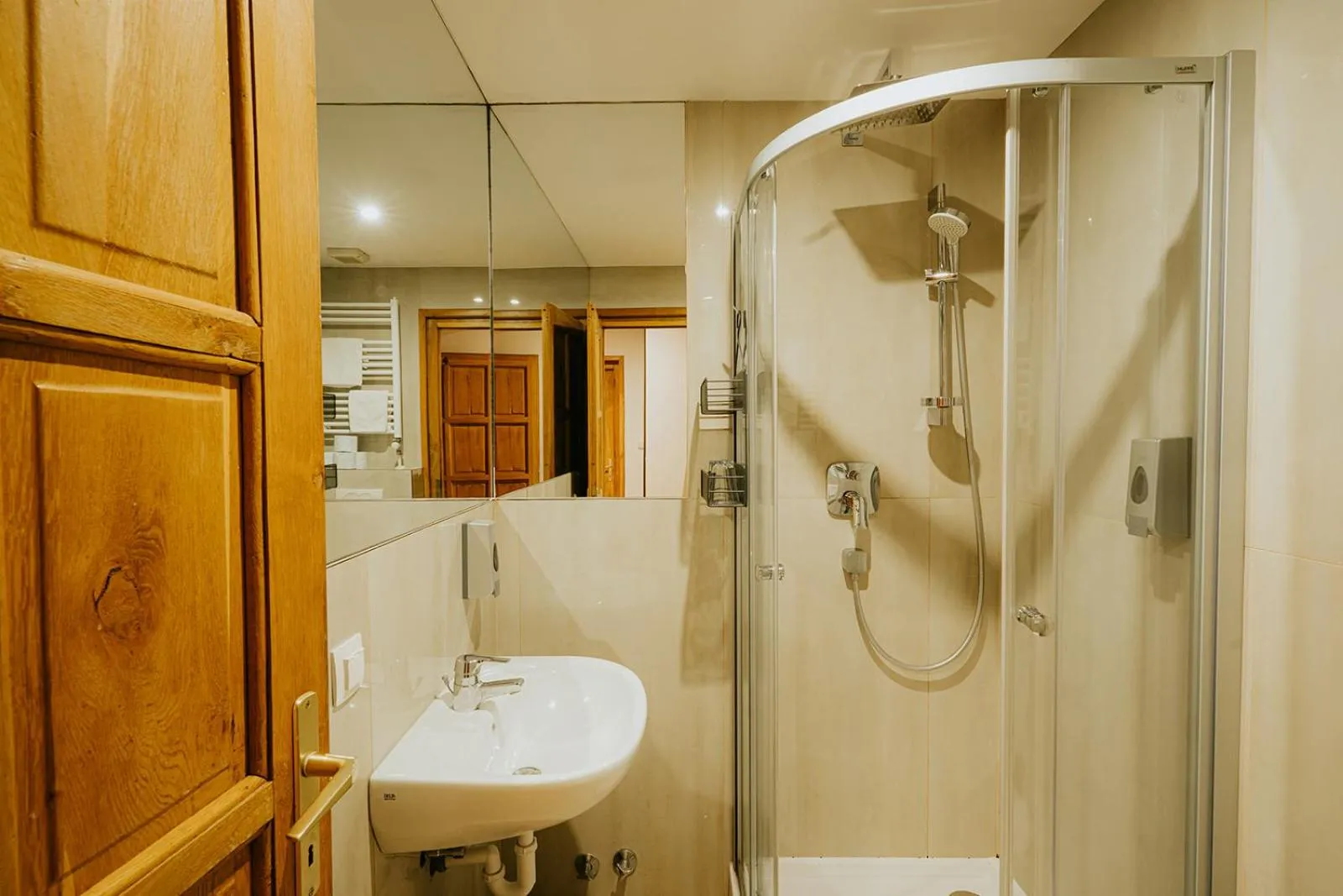 Shower in Aqua Hotel