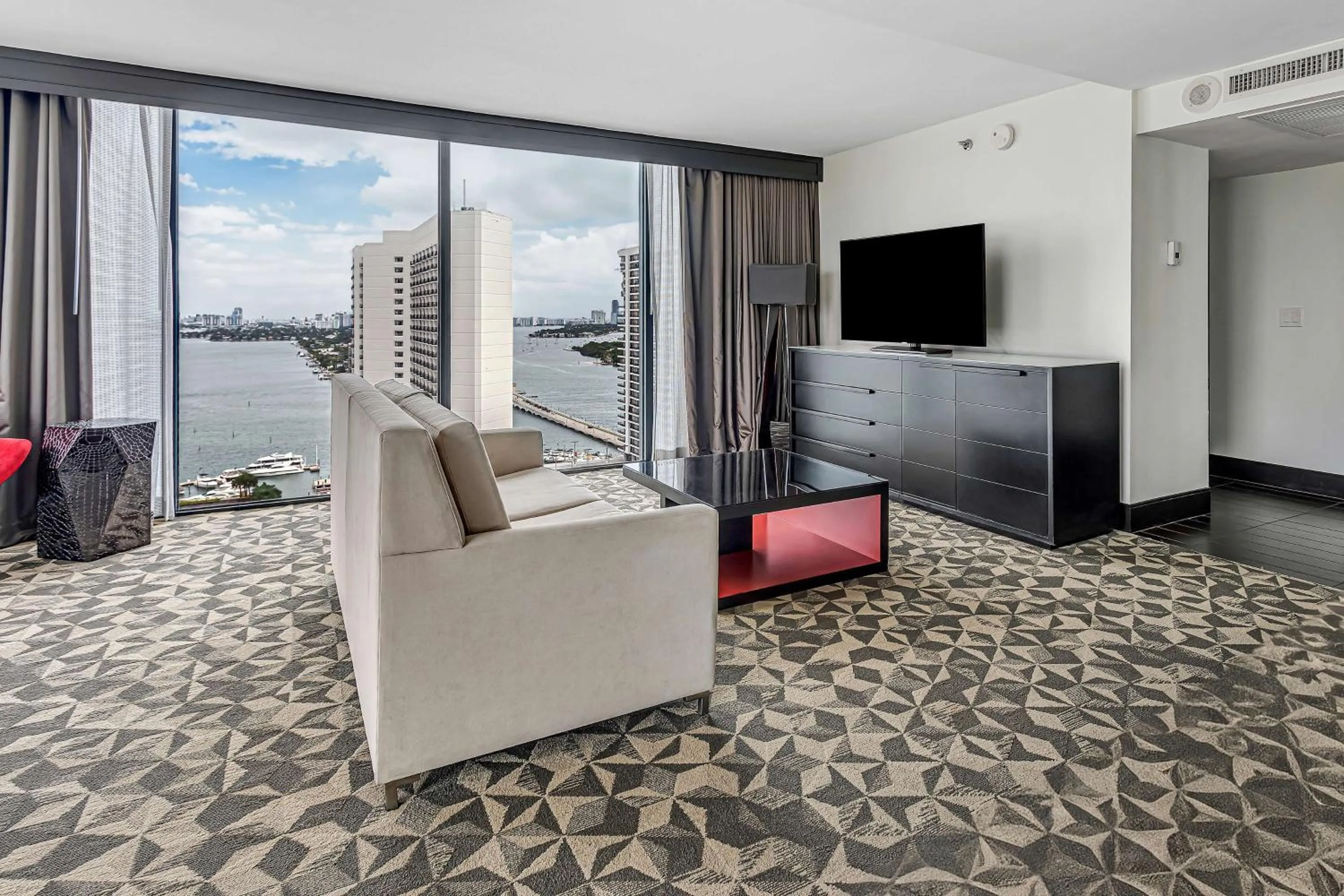 Living room in Hilton Miami Downtown