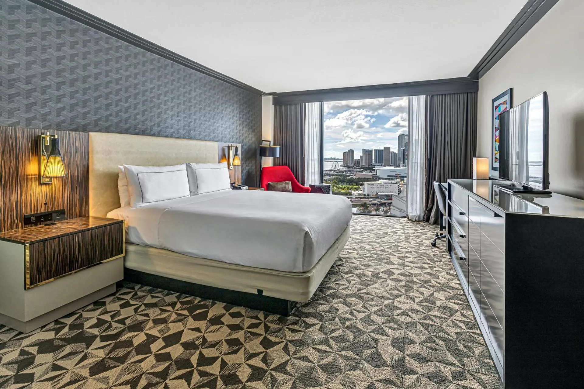 Bedroom, Bed in Hilton Miami Downtown