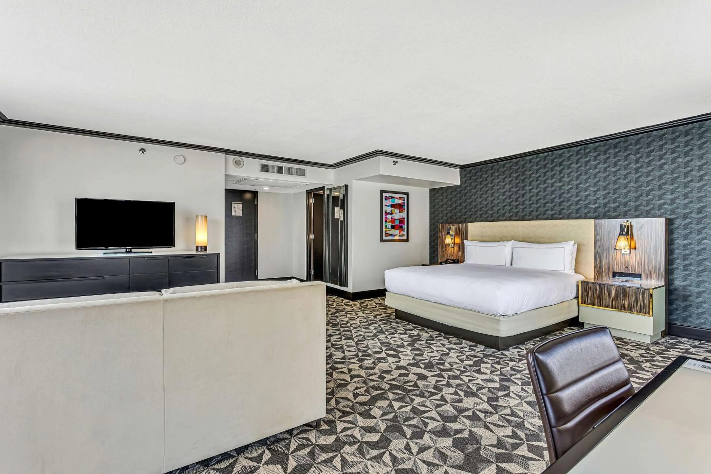 Living room, Bed in Hilton Miami Downtown