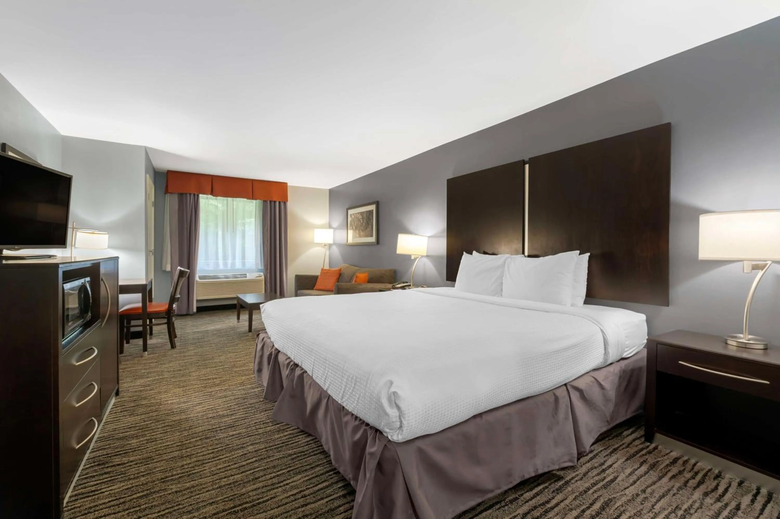 Bedroom, Bed in Best Western University Inn at Valparaiso