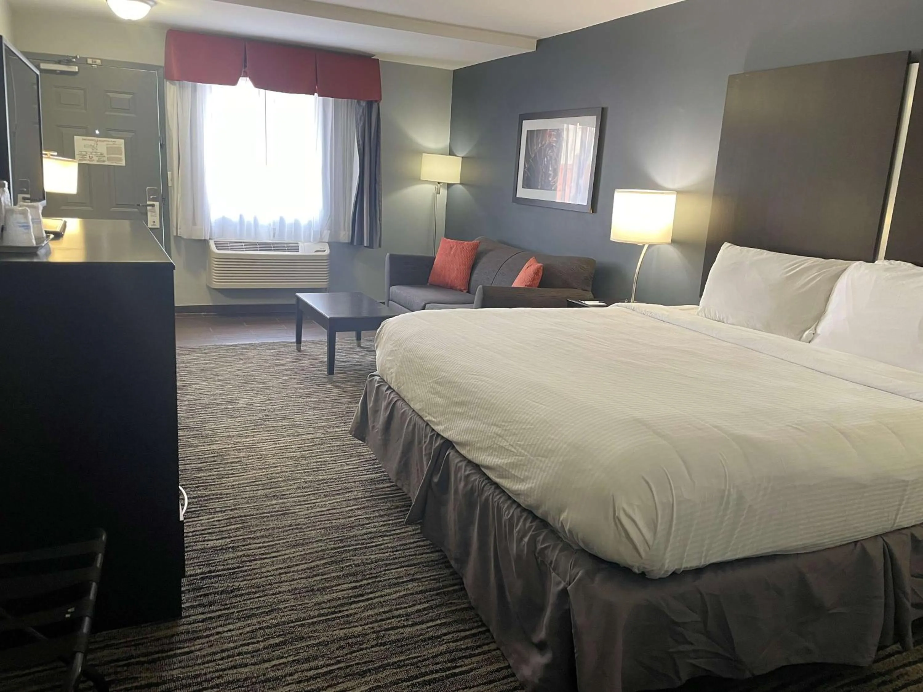 Bedroom, Bed in Best Western University Inn at Valparaiso