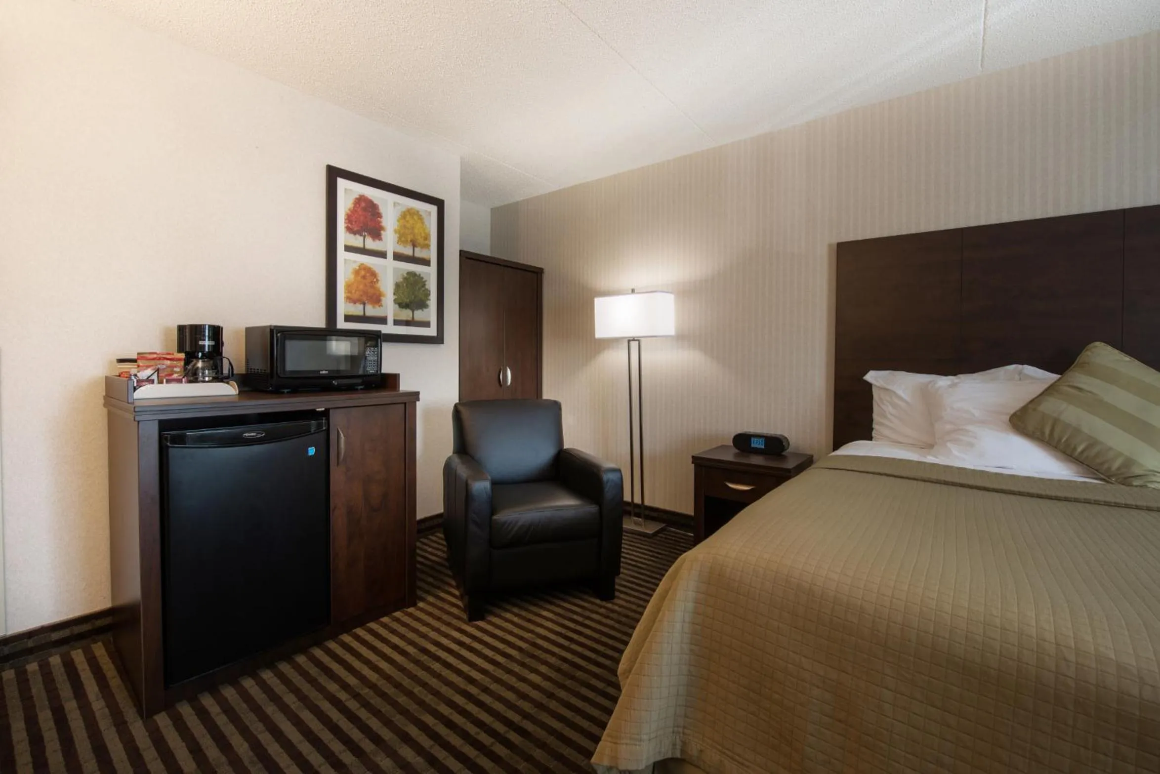 Bed in Victoria Inn Hotel & Convention Centre Brandon