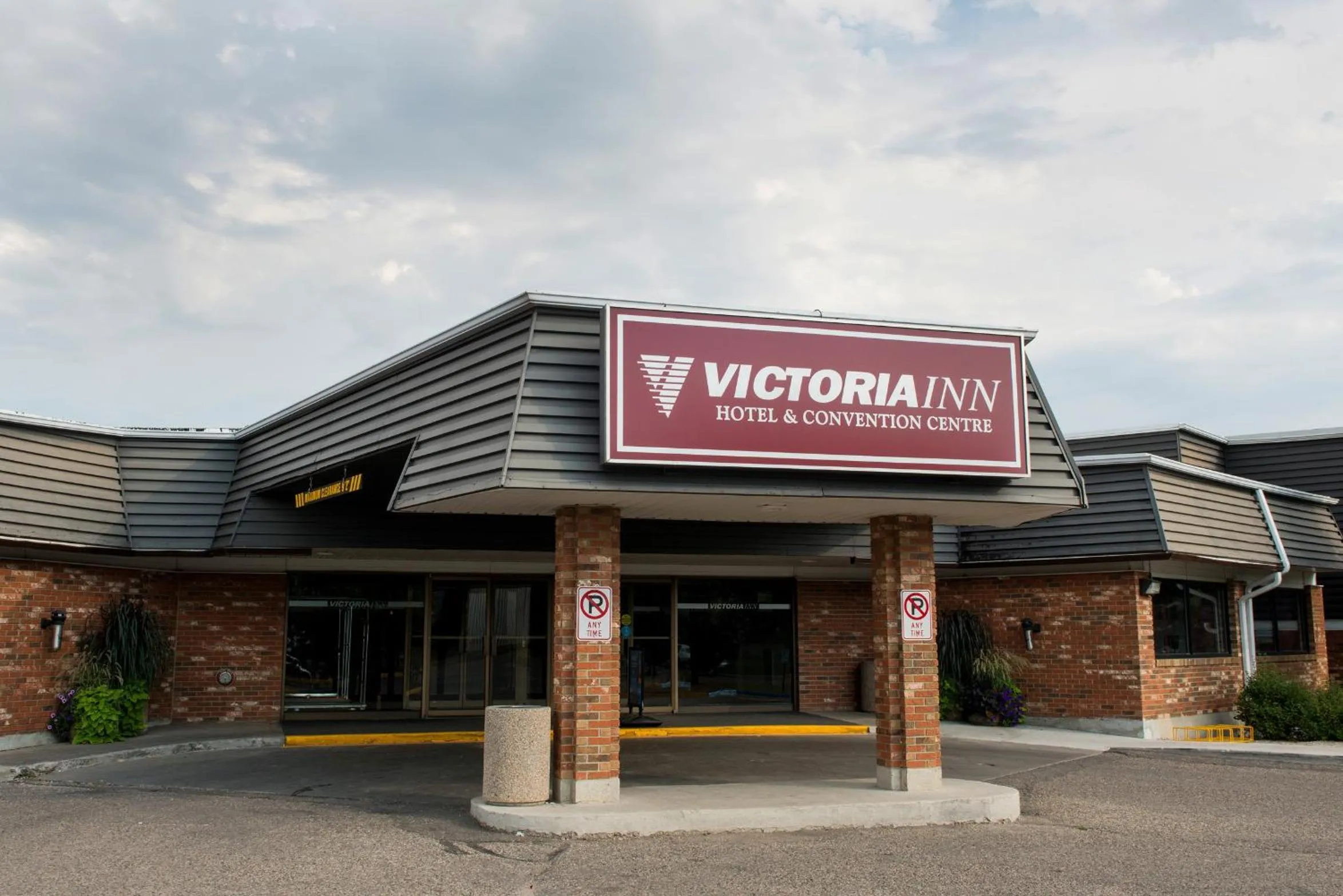 Facade/entrance in Victoria Inn Hotel & Convention Centre Brandon